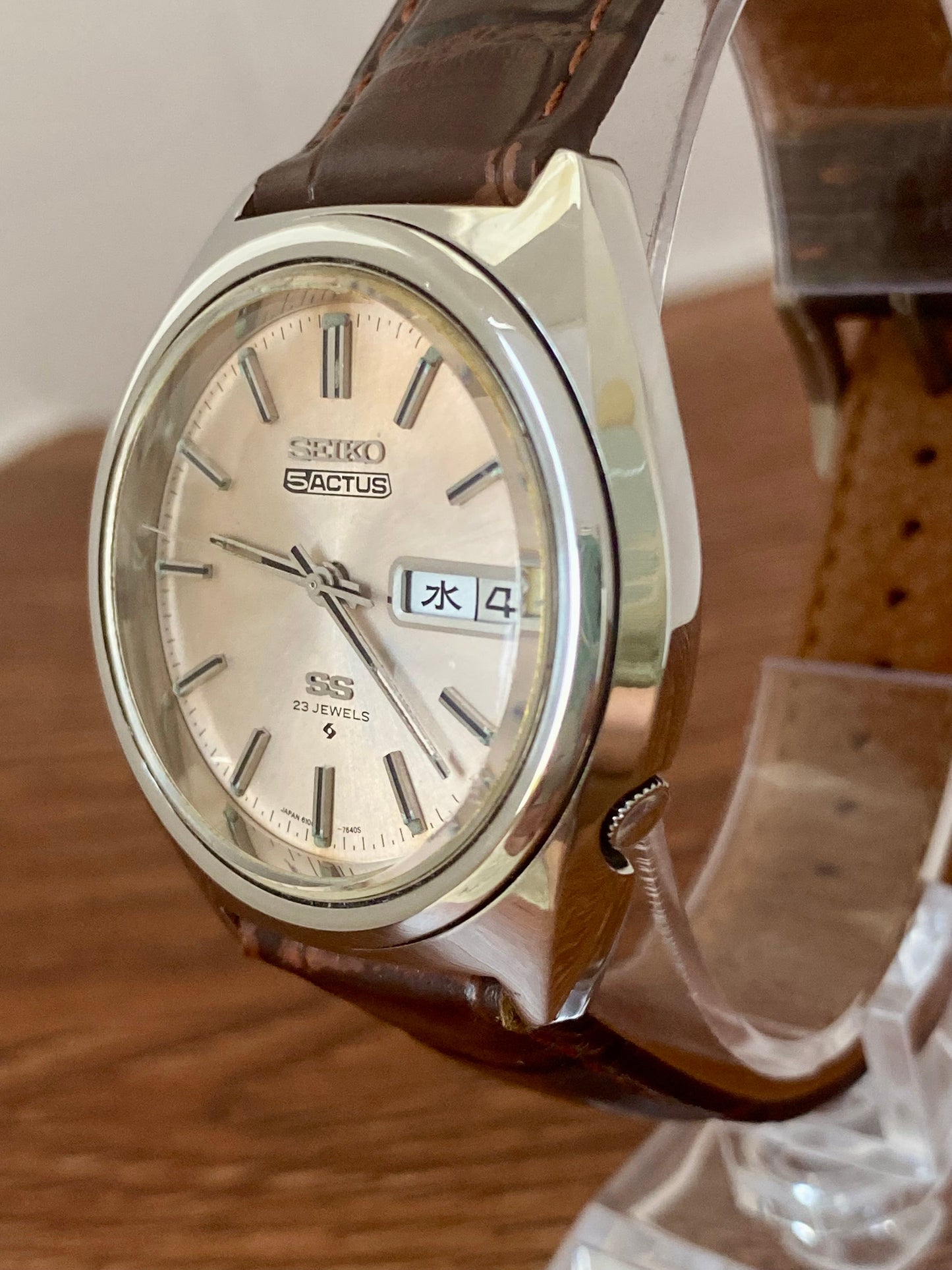 Vintage Seiko 5 SS Actus 6106-7520, Serviced, Salmon Dial November 1972 UK VINTAGE WATCH LTD