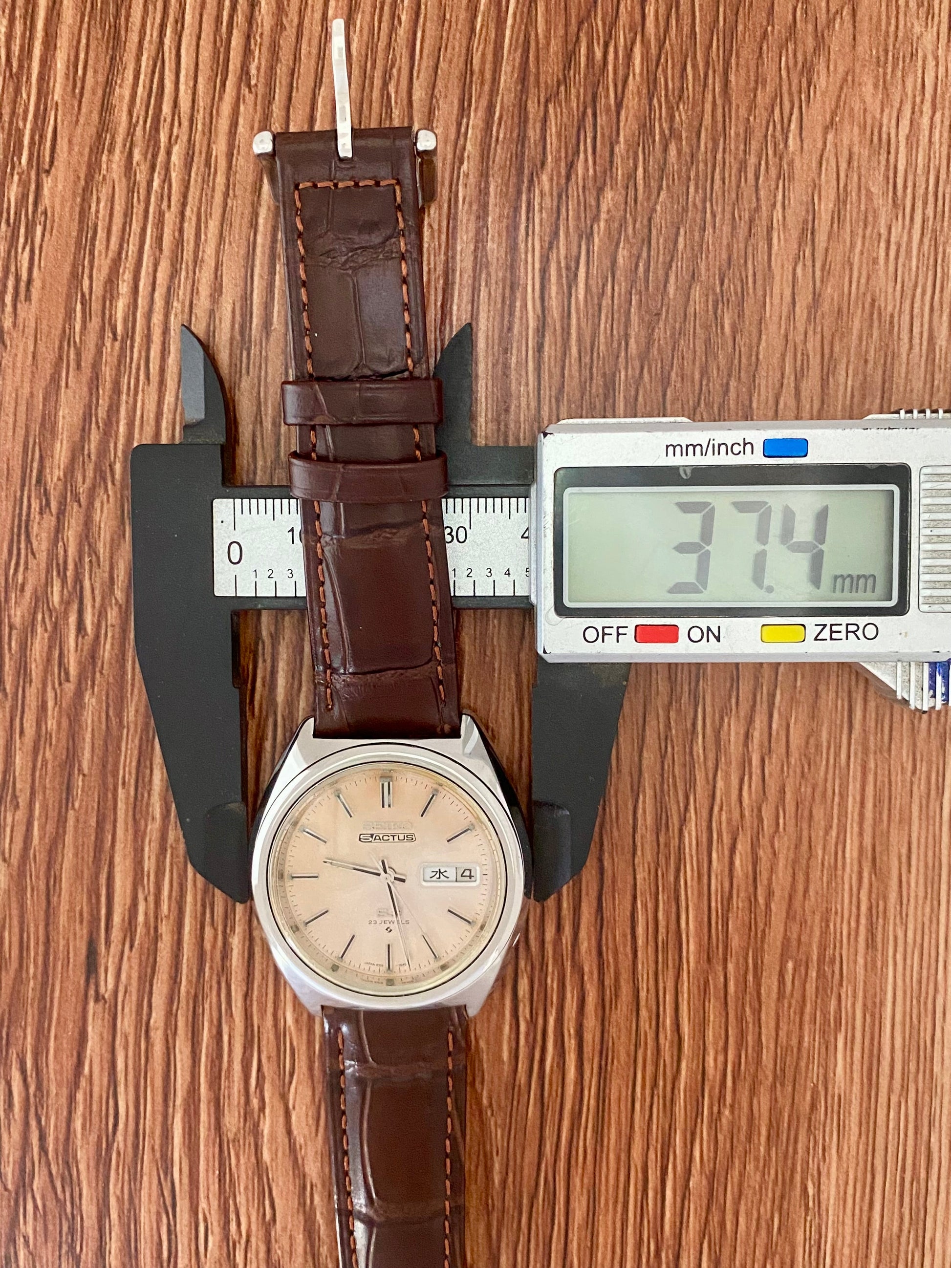 Vintage Seiko 5 SS Actus 6106-7520, Serviced, Salmon Dial November 1972 UK VINTAGE WATCH LTD