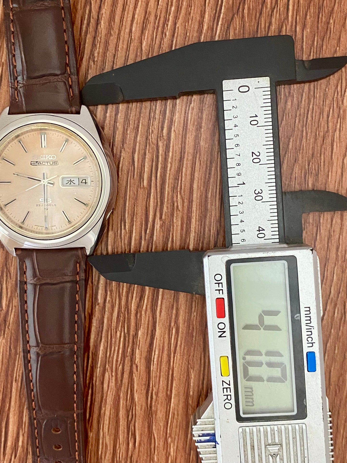 Vintage Seiko 5 SS Actus 6106-7520, Serviced, Salmon Dial November 1972 UK VINTAGE WATCH LTD