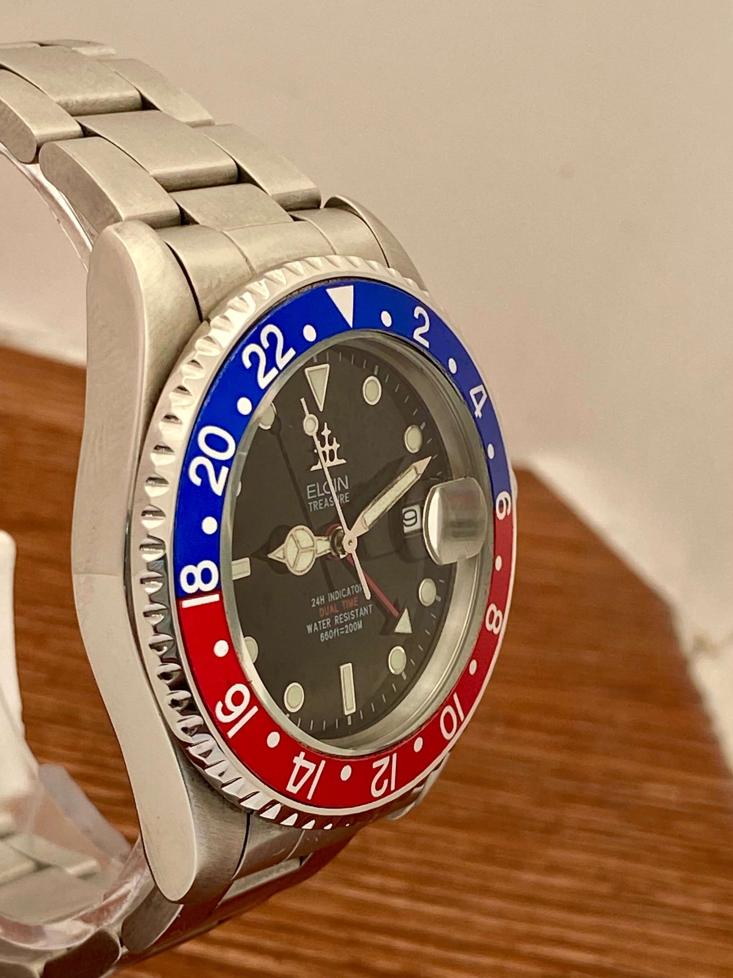 Vintage Elgin Quartz Treasure FK-1028-C, Blue & Red Bezel 1990s
