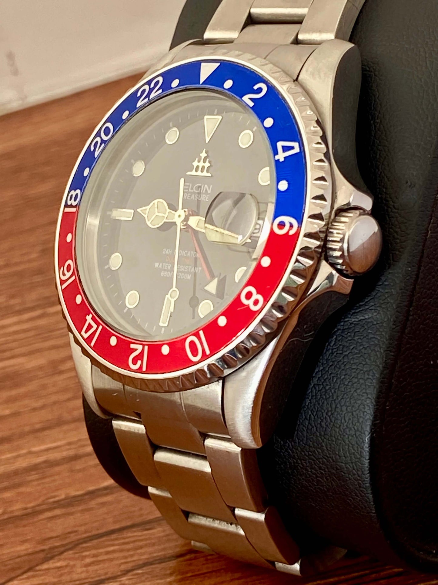 Vintage Elgin Quartz Treasure FK-1028-C, Blue & Red Bezel 1990s
