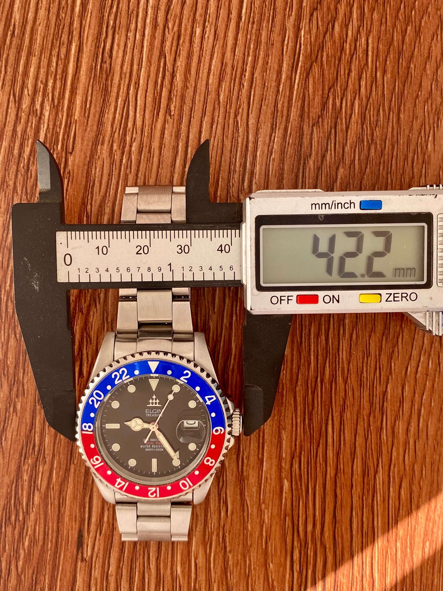 Vintage Elgin Quartz Treasure FK-1028-C, Blue & Red Bezel 1990s