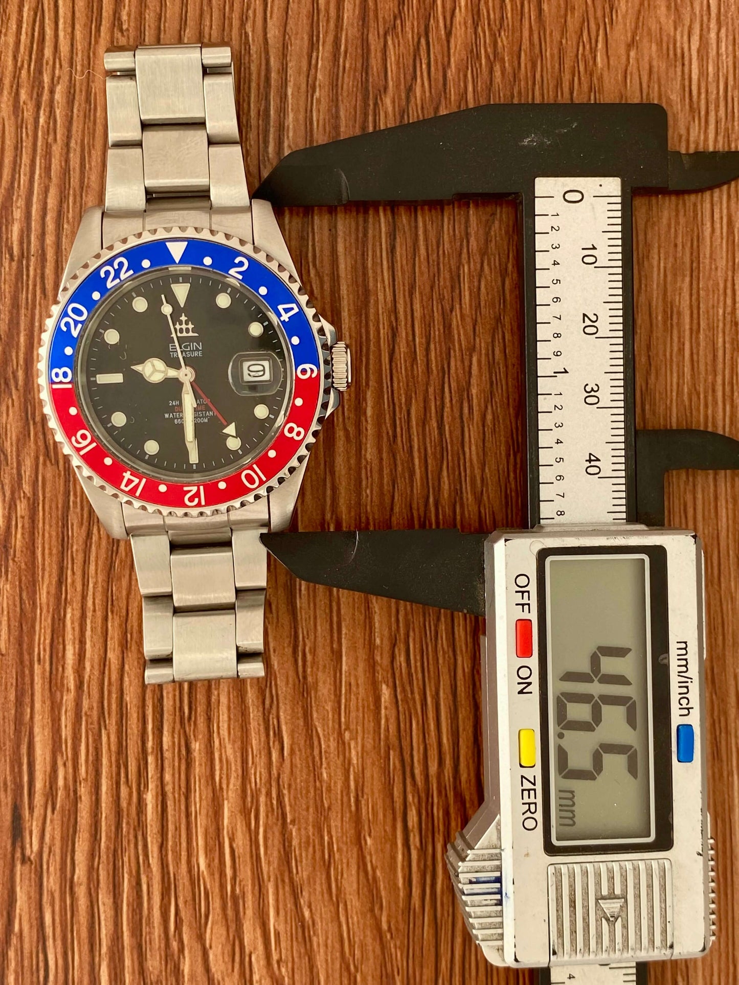 Vintage Elgin Quartz Treasure FK-1028-C, Blue & Red Bezel 1990s