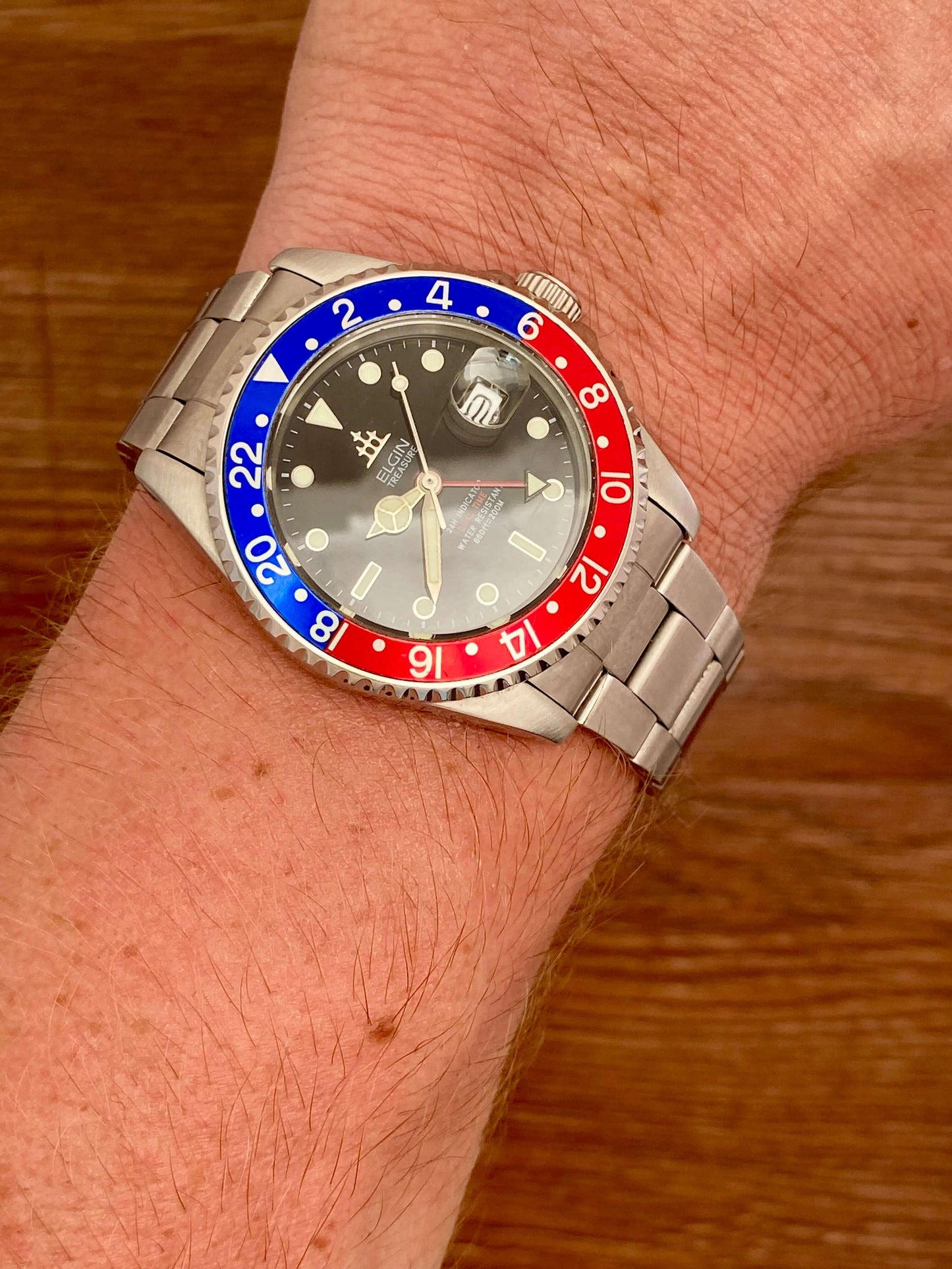 Vintage Elgin Quartz Treasure FK-1028-C, Blue & Red Bezel 1990s