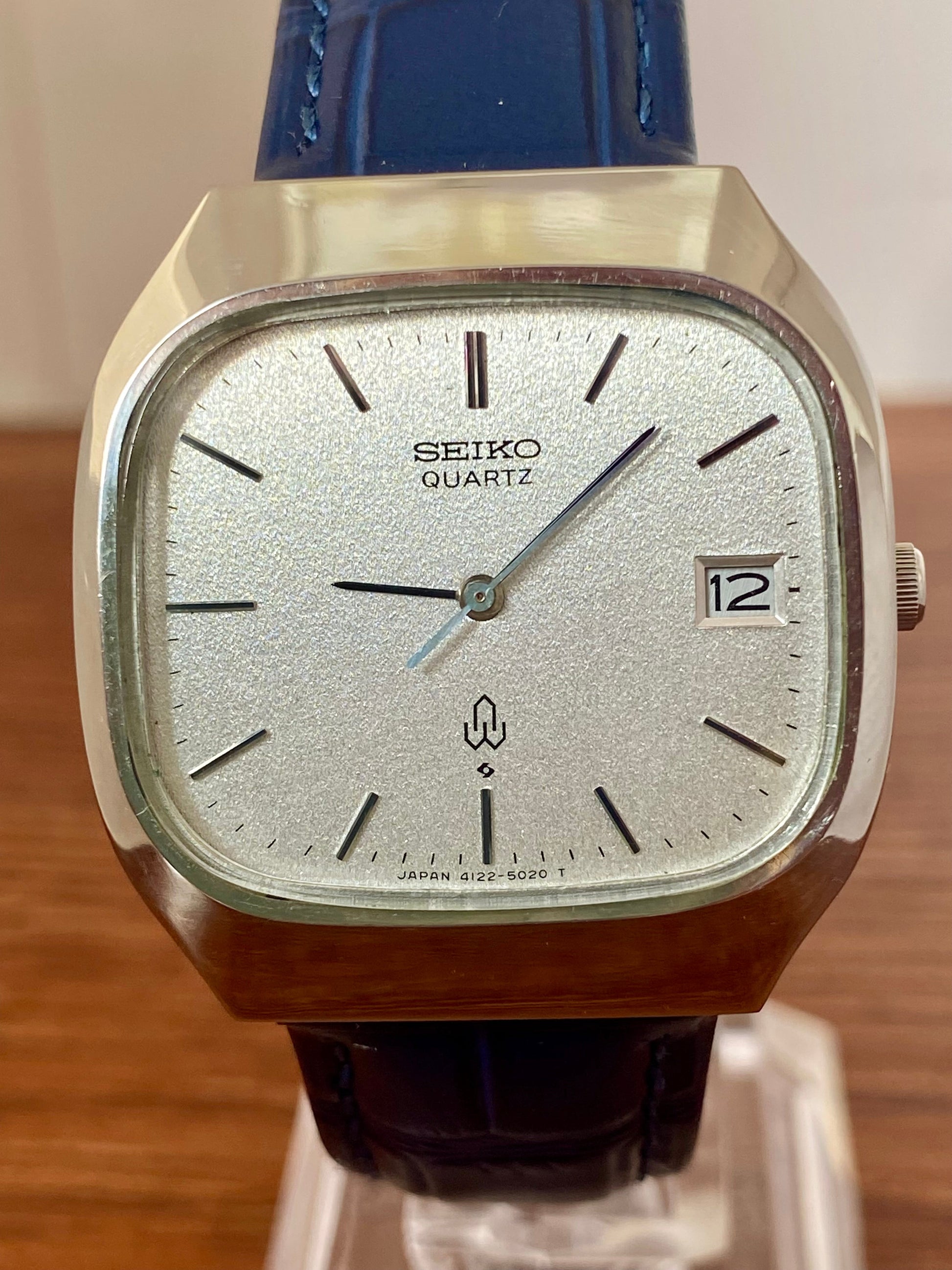 Vintage Seiko Quartz 4122-5010 White Sand, TV Case, January 1978 UK VINTAGE WATCH LTD