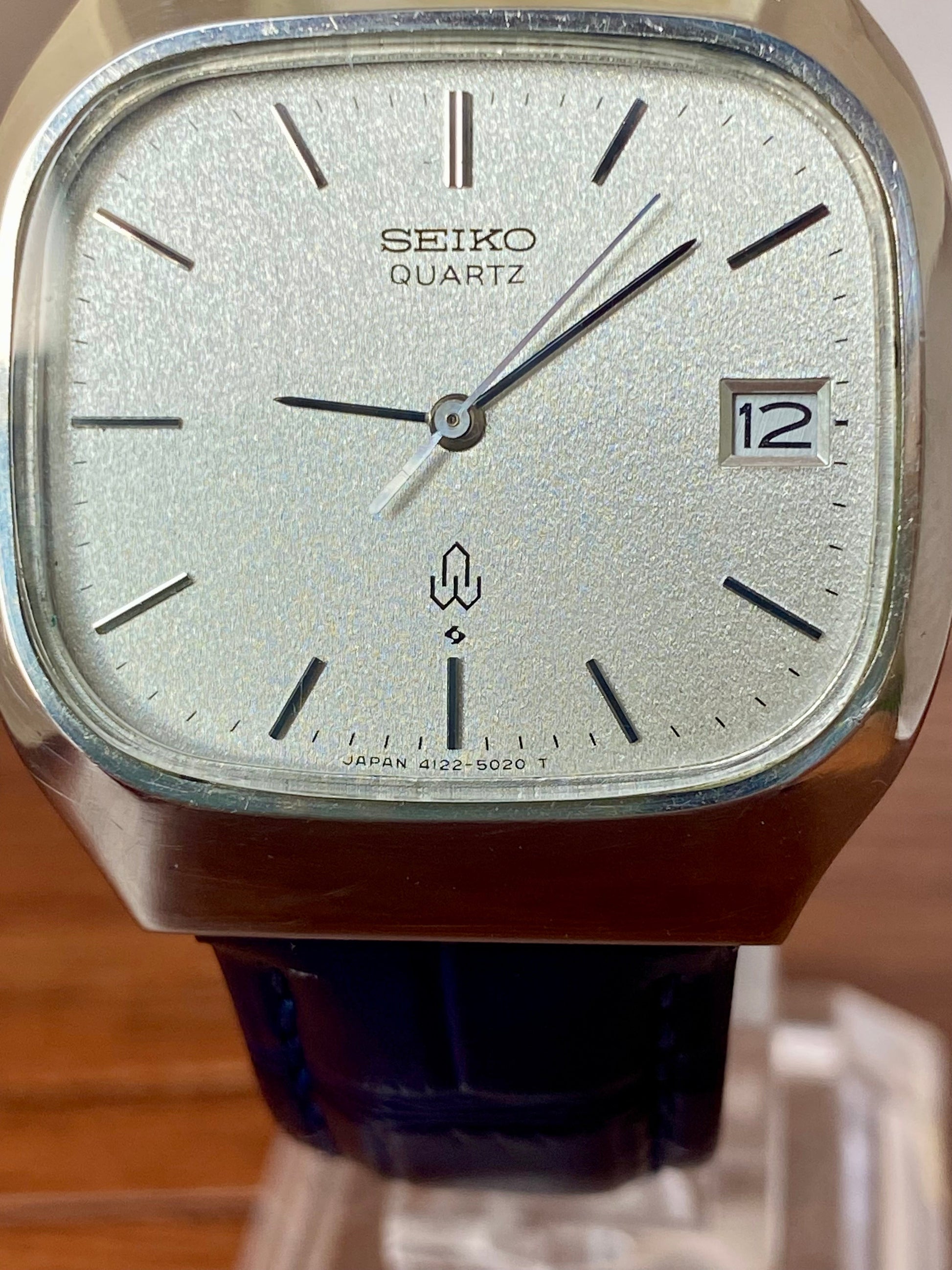 Vintage Seiko Quartz 4122-5010 White Sand, TV Case, January 1978 UK VINTAGE WATCH LTD