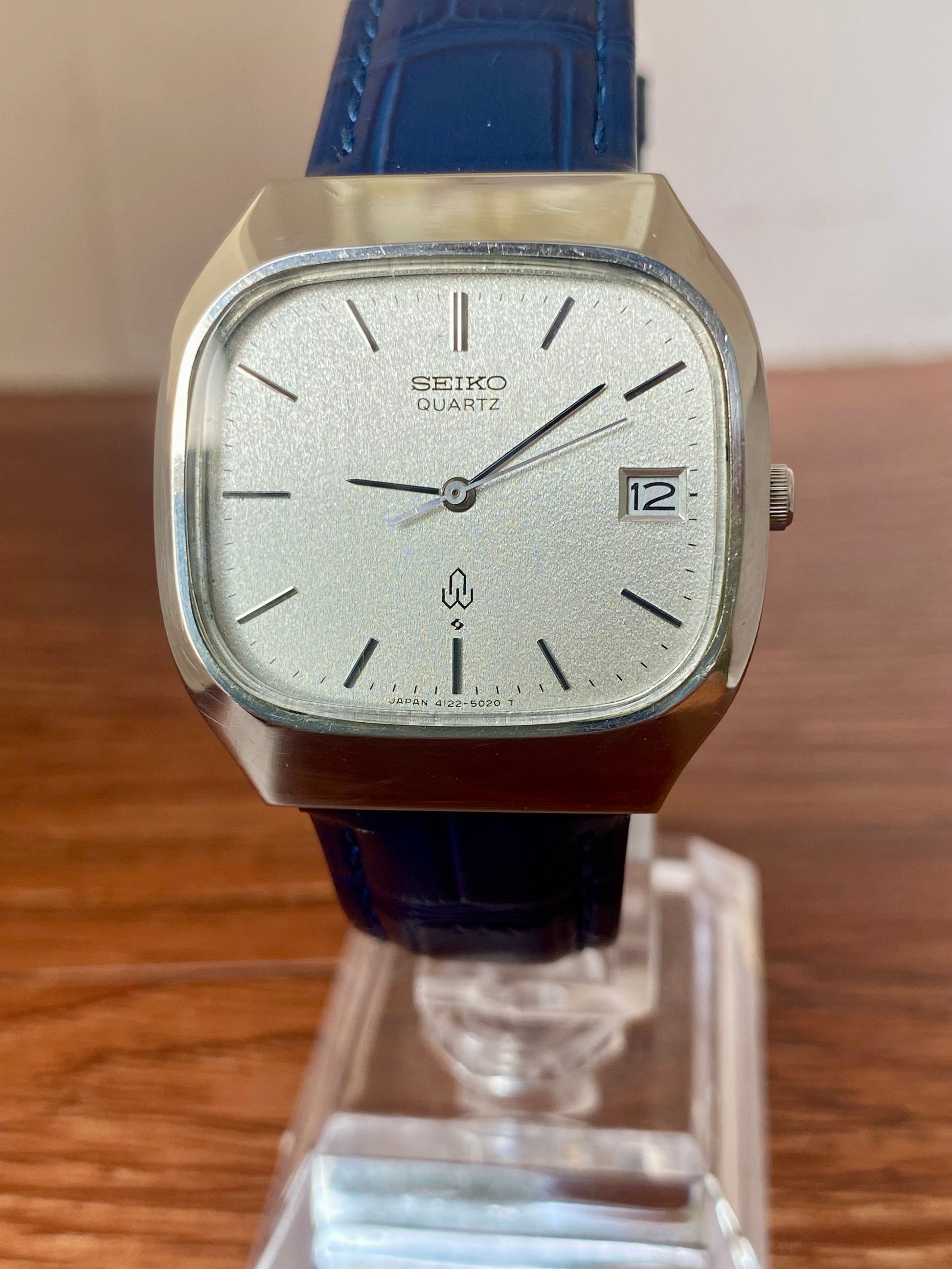 Vintage Seiko Quartz 4122-5010 White Sand, TV Case, January 1978 UK VINTAGE WATCH LTD