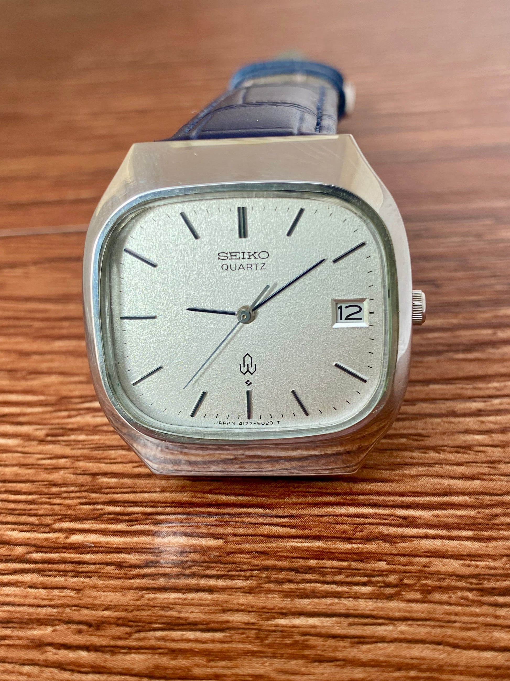 Vintage Seiko Quartz 4122-5010 White Sand, TV Case, January 1978 UK VINTAGE WATCH LTD