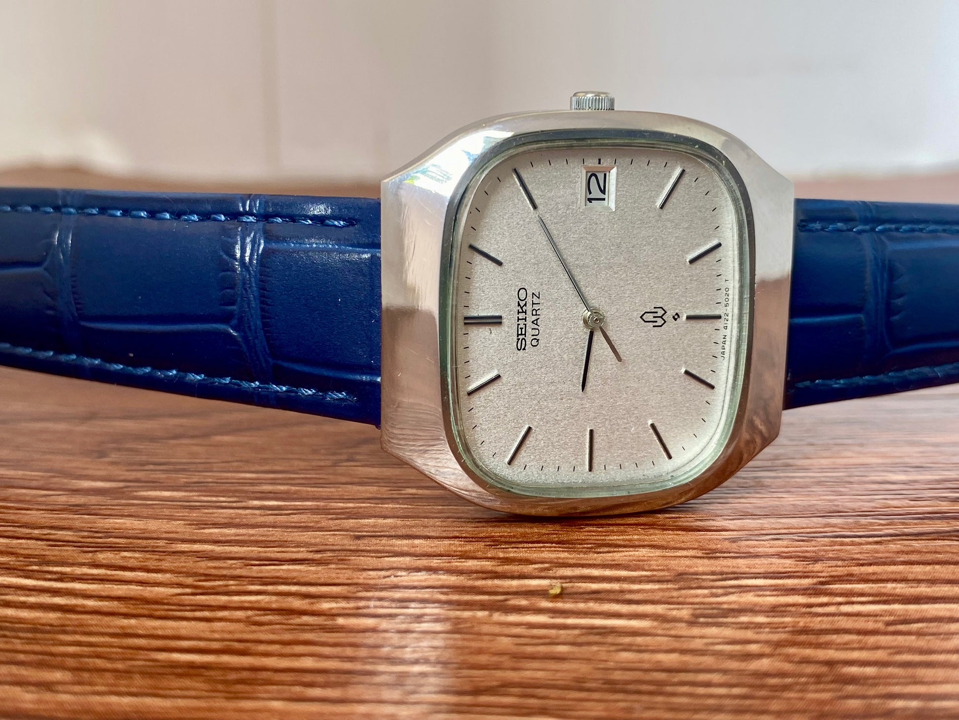 Vintage Seiko Quartz 4122-5010 White Sand, TV Case, January 1978 UK VINTAGE WATCH LTD