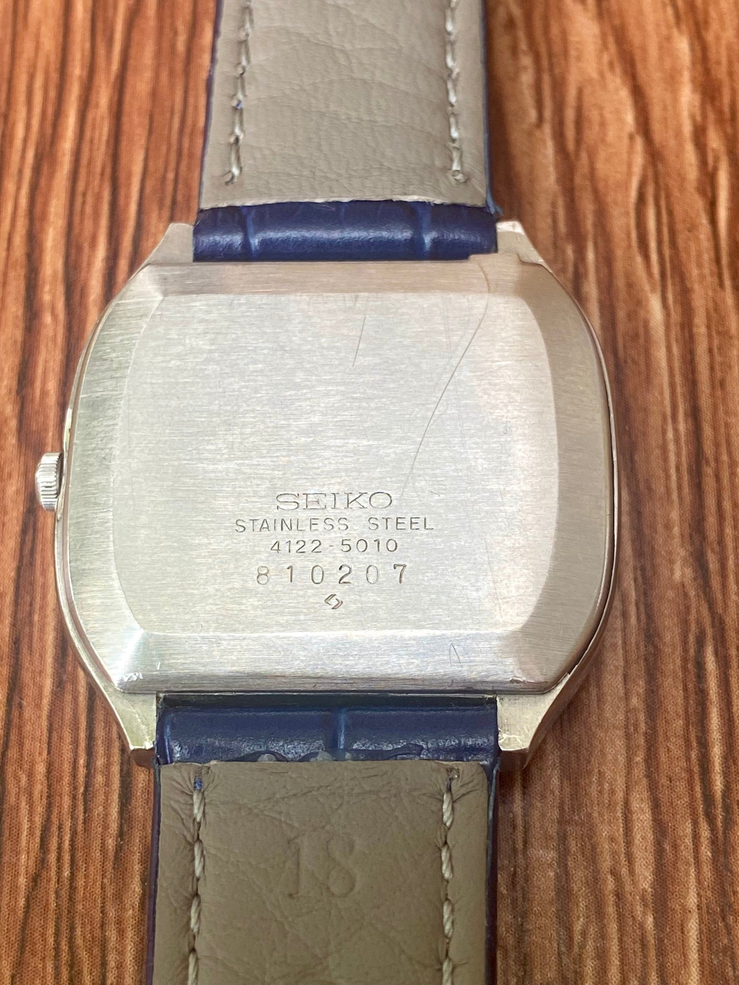 Vintage Seiko Quartz 4122-5010 White Sand, TV Case, January 1978 UK VINTAGE WATCH LTD