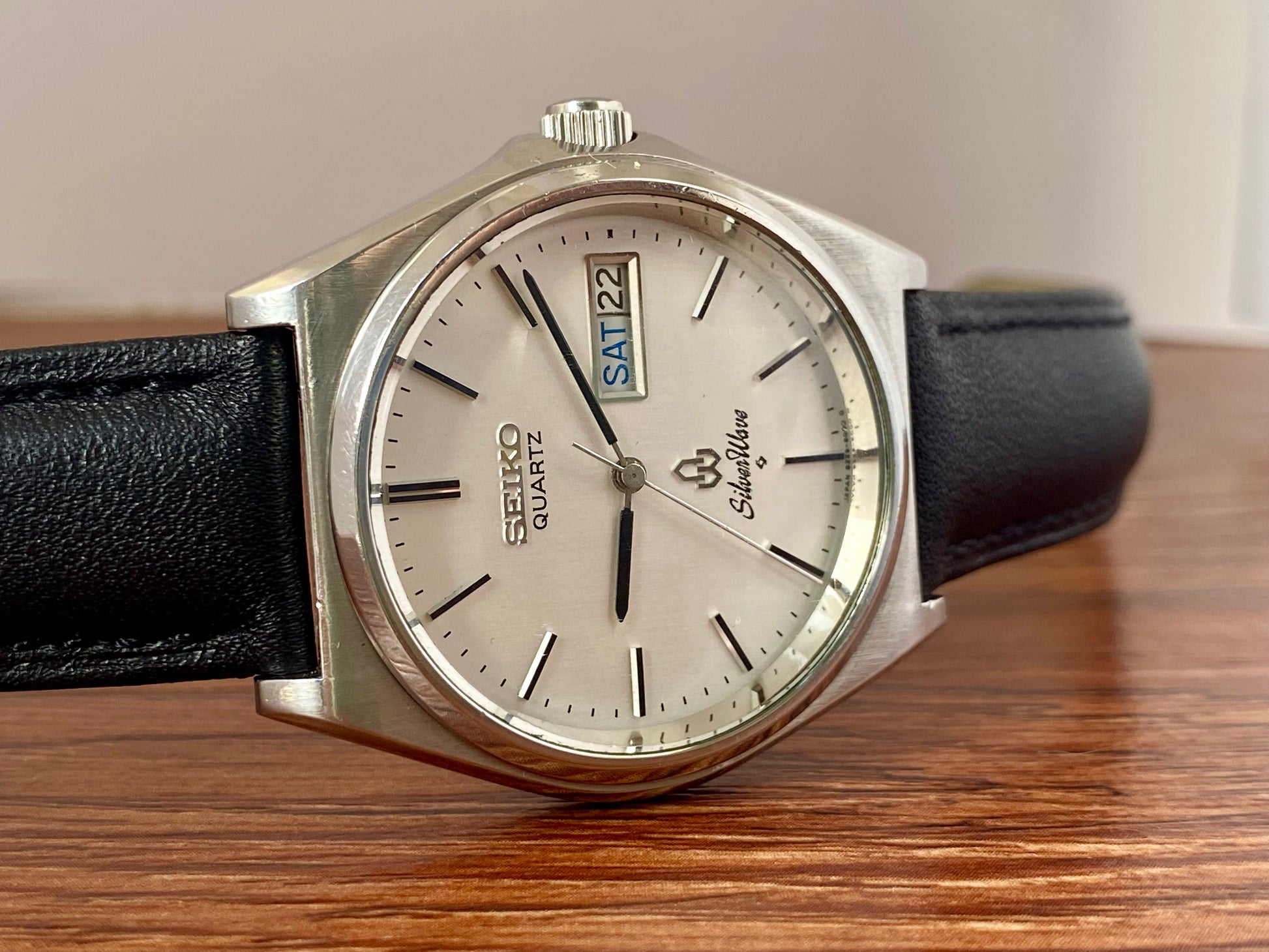 Vintage Seiko Quartz 8229-8000 White Silver Wave June 1981 UK VINTAGE WATCH LTD