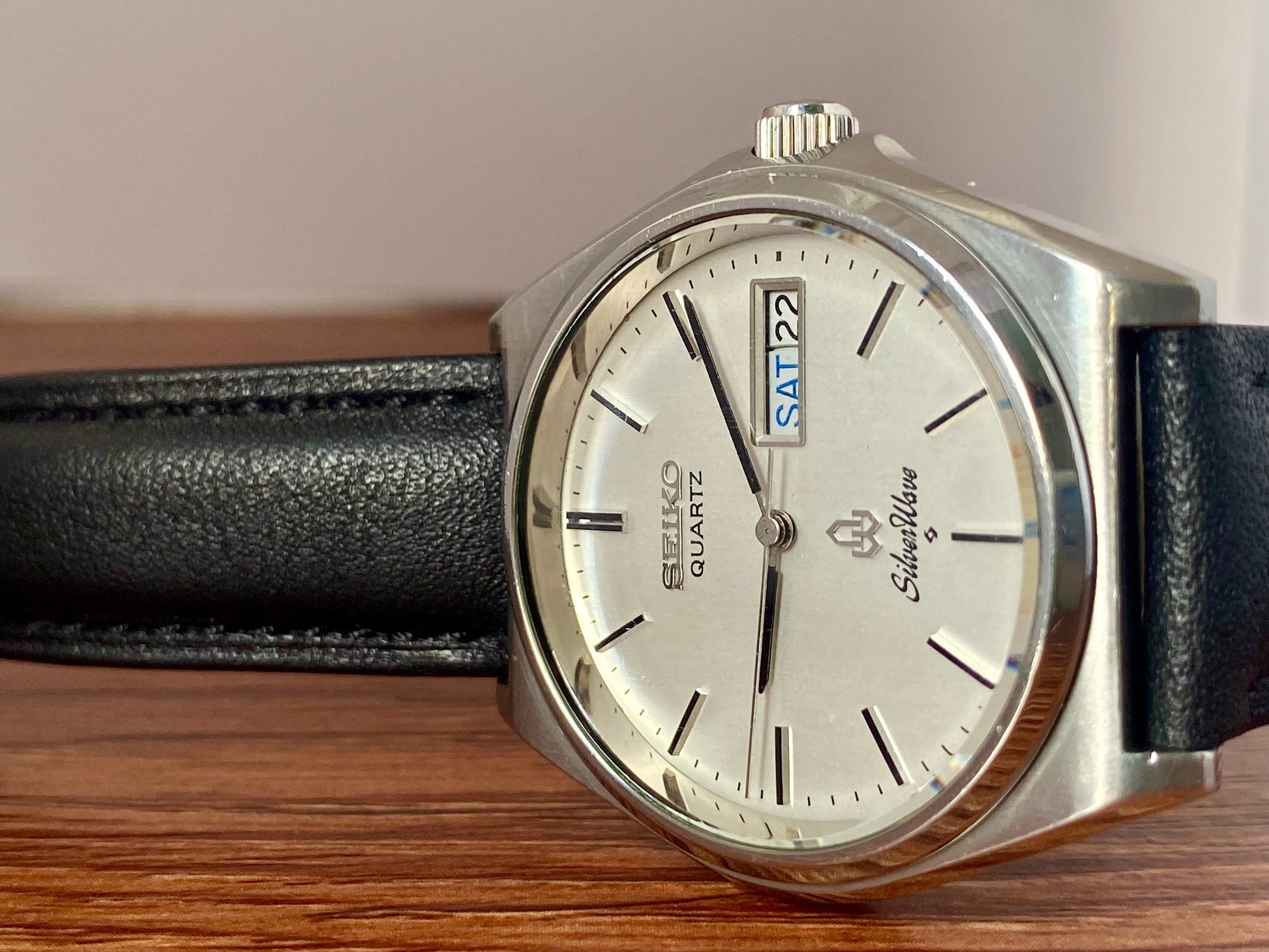 Vintage Seiko Quartz 8229-8000 White Silver Wave June 1981 UK VINTAGE WATCH LTD