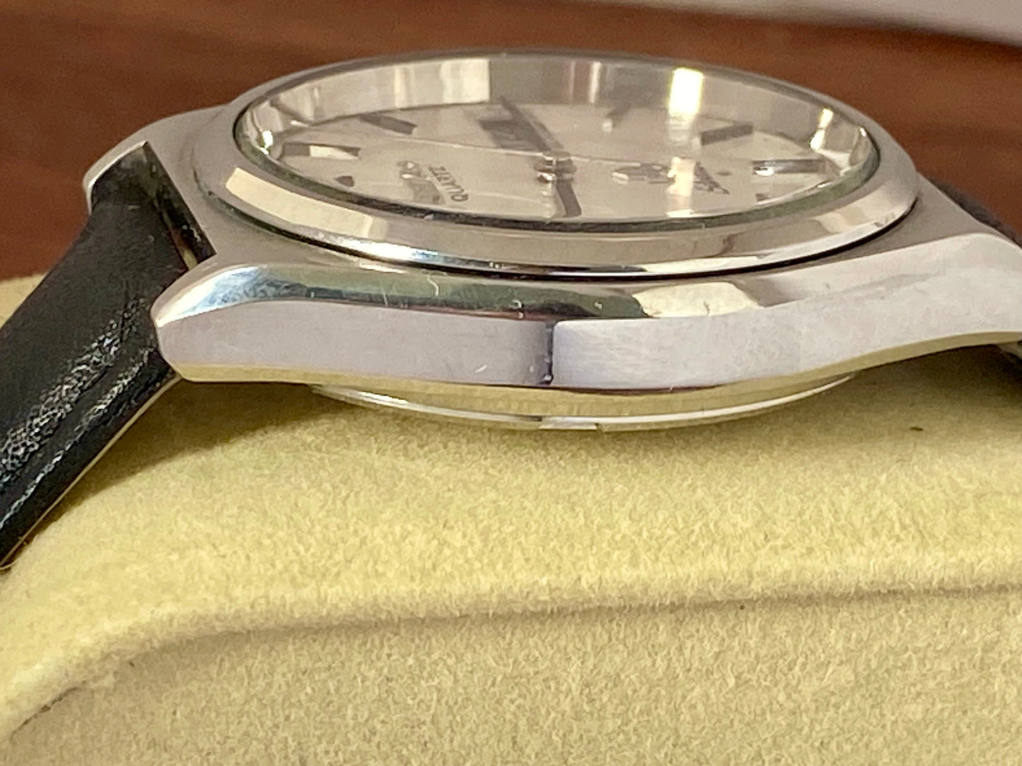 Vintage Seiko Quartz 8229-8000 White Silver Wave June 1981 UK VINTAGE WATCH LTD