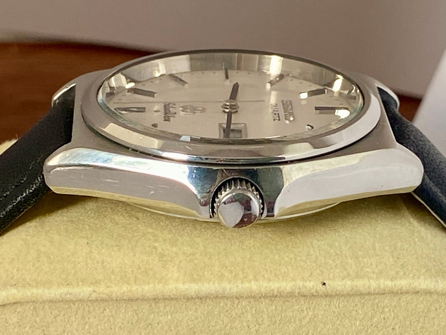 Vintage Seiko Quartz 8229-8000 White Silver Wave June 1981 UK VINTAGE WATCH LTD