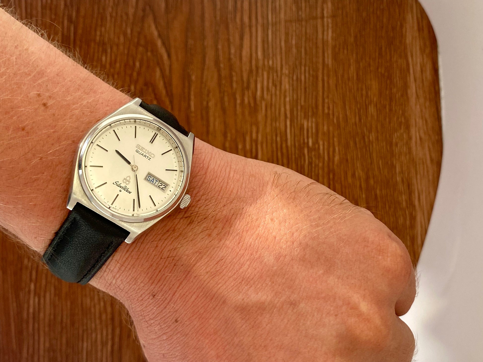 Vintage Seiko Quartz 8229-8000 White Silver Wave June 1981 UK VINTAGE WATCH LTD