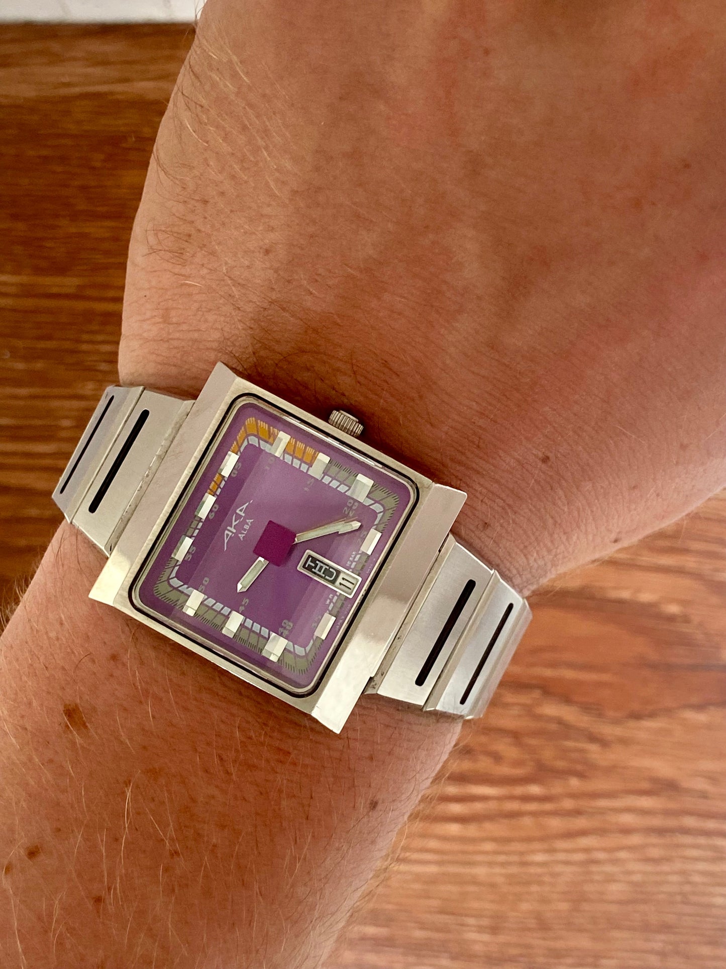 Vintage Seiko V733-5A40 AKA ALBA, Limited Edition December 1996 UK VINTAGE WATCH LTD