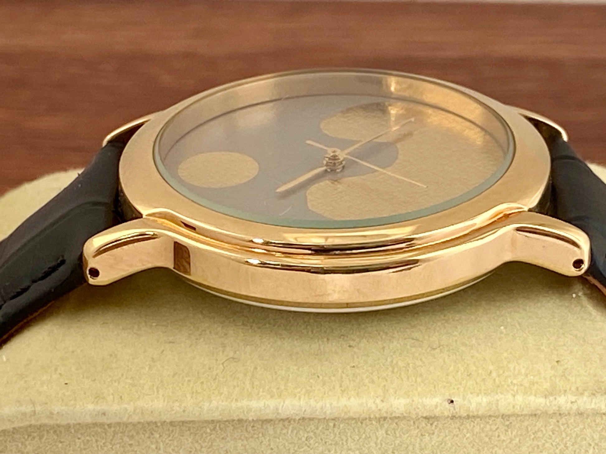 Vintage Seiko Quartz V811-2020 Limited Edition Sumo, Rising Sun, January 1993 UK VINTAGE WATCH LTD
