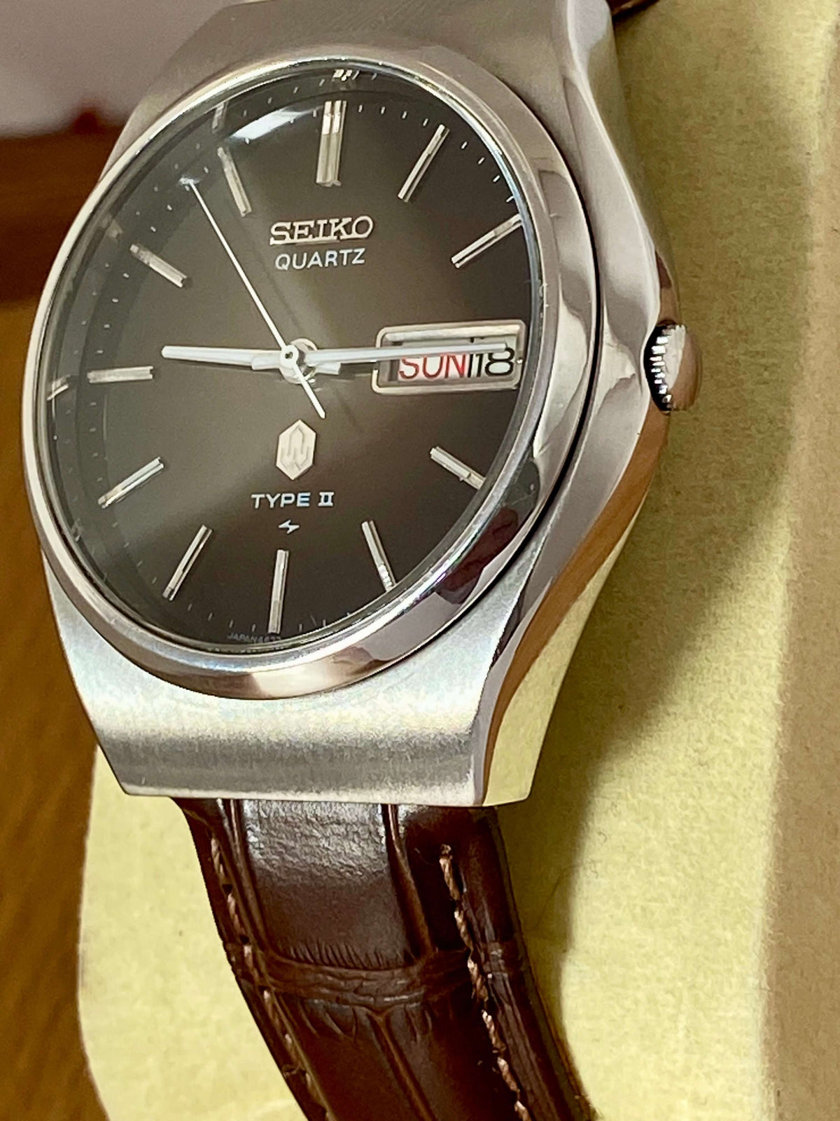 Vintage Seiko Quartz 4623-8010 Type II Chocolate Dial February 1976 UK VINTAGE WATCH LTD