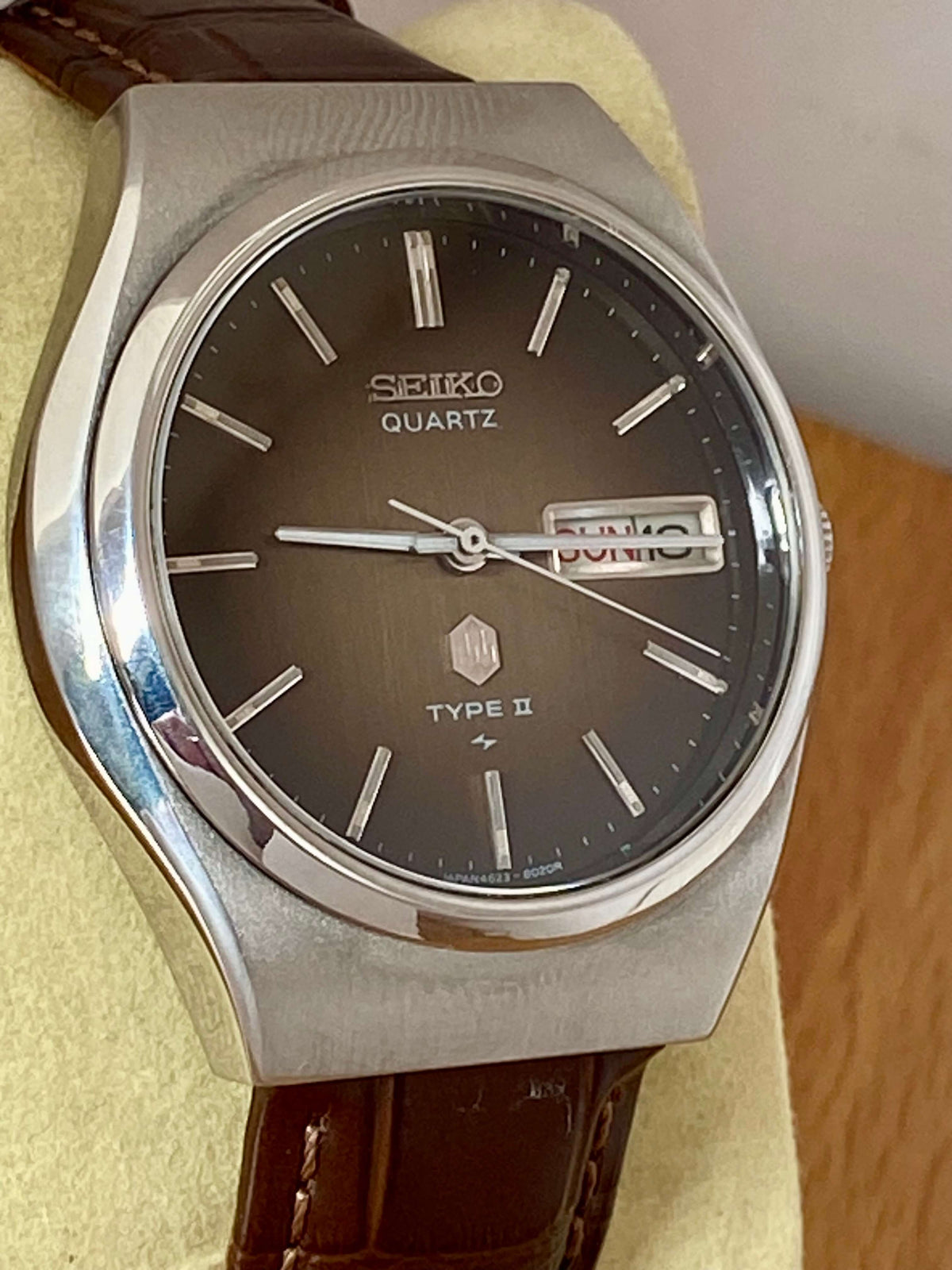 Vintage Seiko Quartz 4623-8010 Type II Chocolate Dial February 1976 UK VINTAGE WATCH LTD