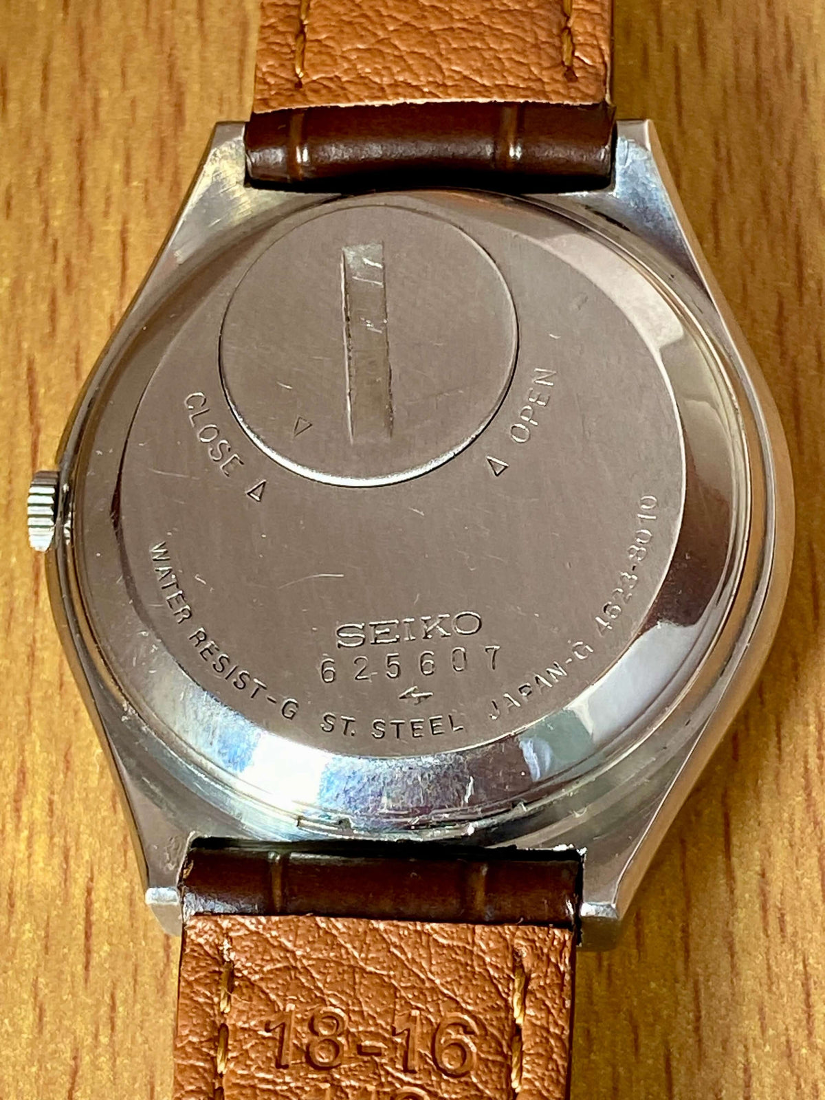Vintage Seiko Quartz 4623-8010 Type II Chocolate Dial February 1976 UK VINTAGE WATCH LTD