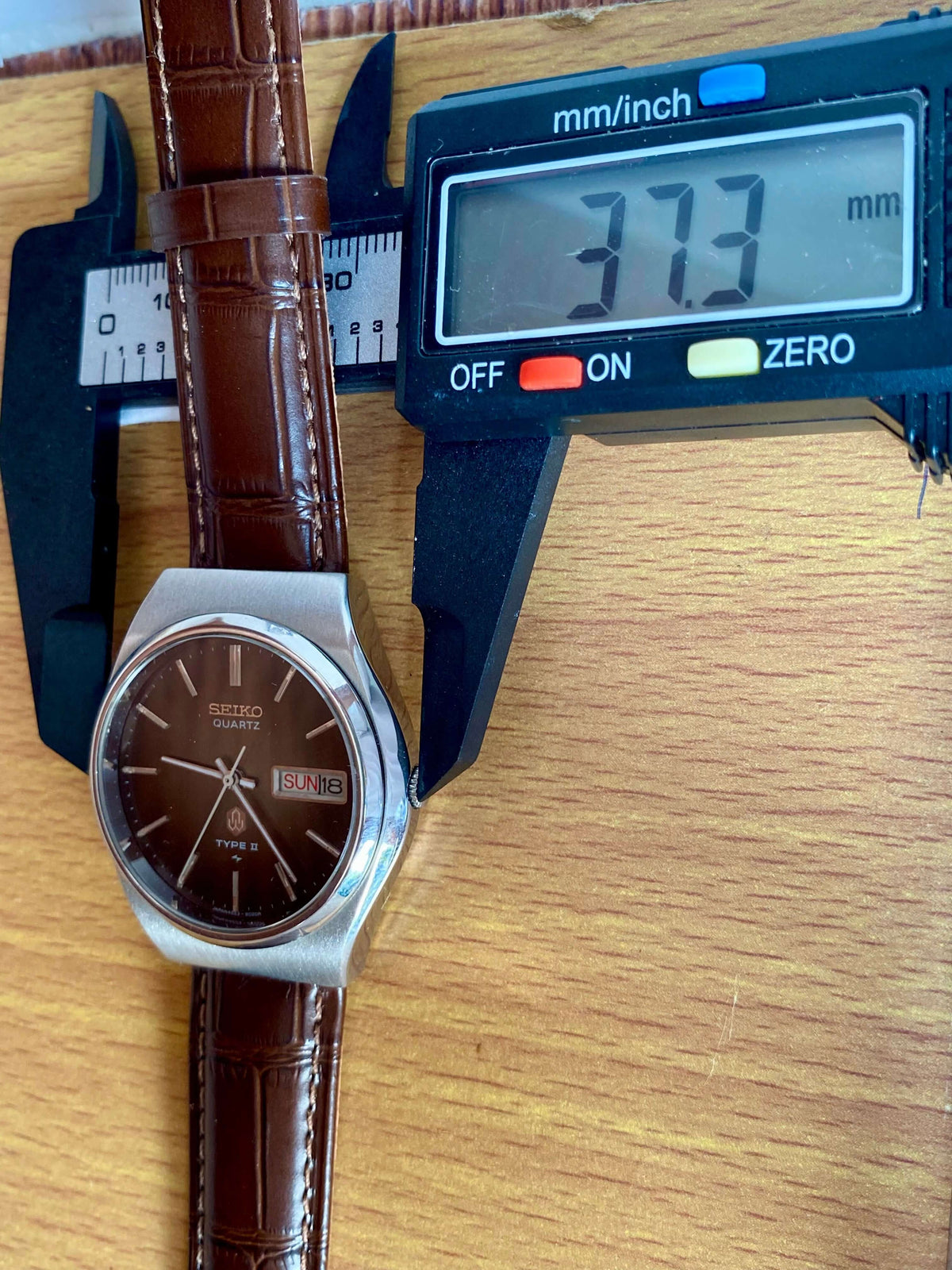 Vintage Seiko Quartz 4623-8010 Type II Chocolate Dial February 1976 UK VINTAGE WATCH LTD