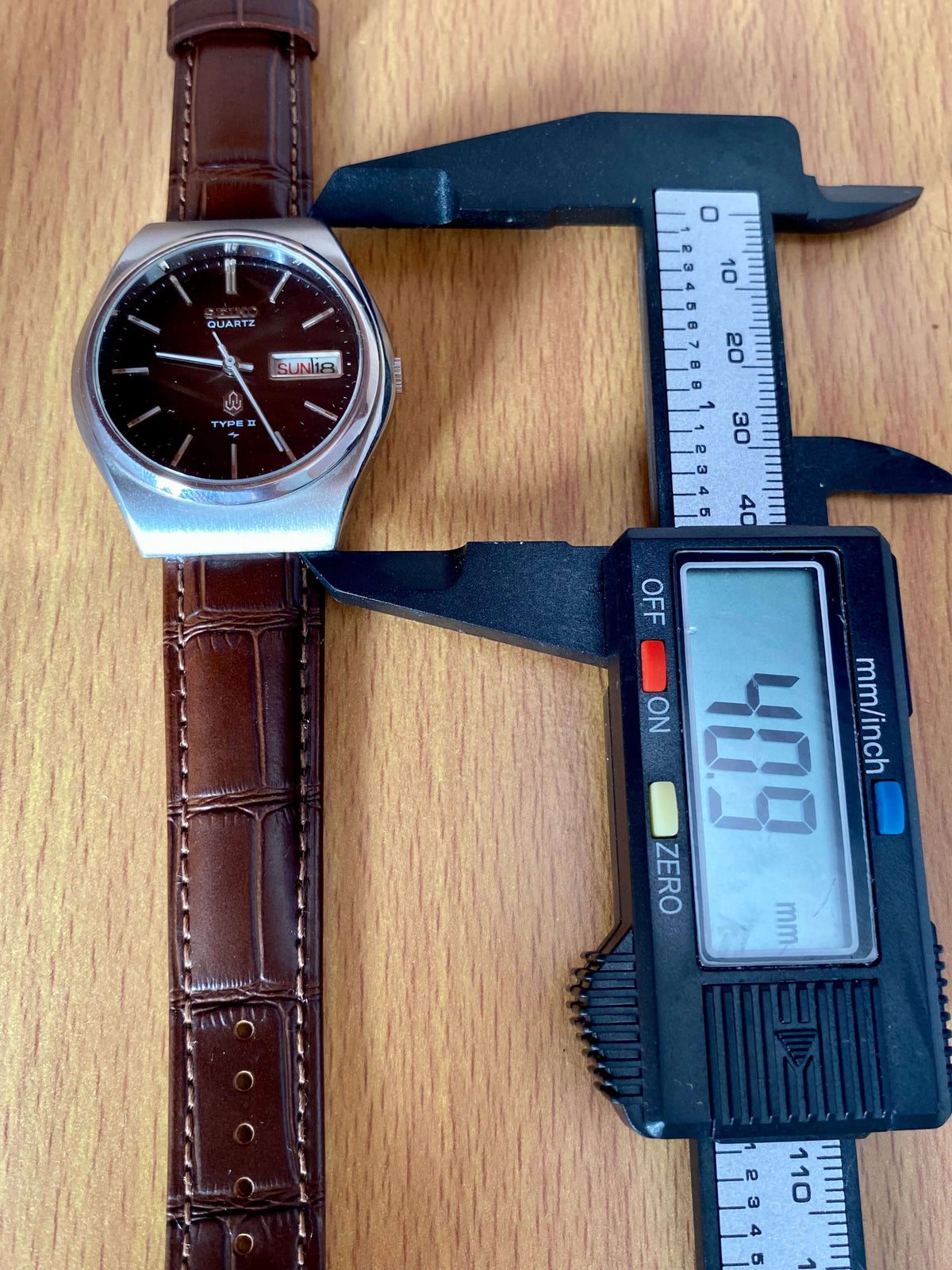 Vintage Seiko Quartz 4623-8010 Type II Chocolate Dial February 1976 UK VINTAGE WATCH LTD