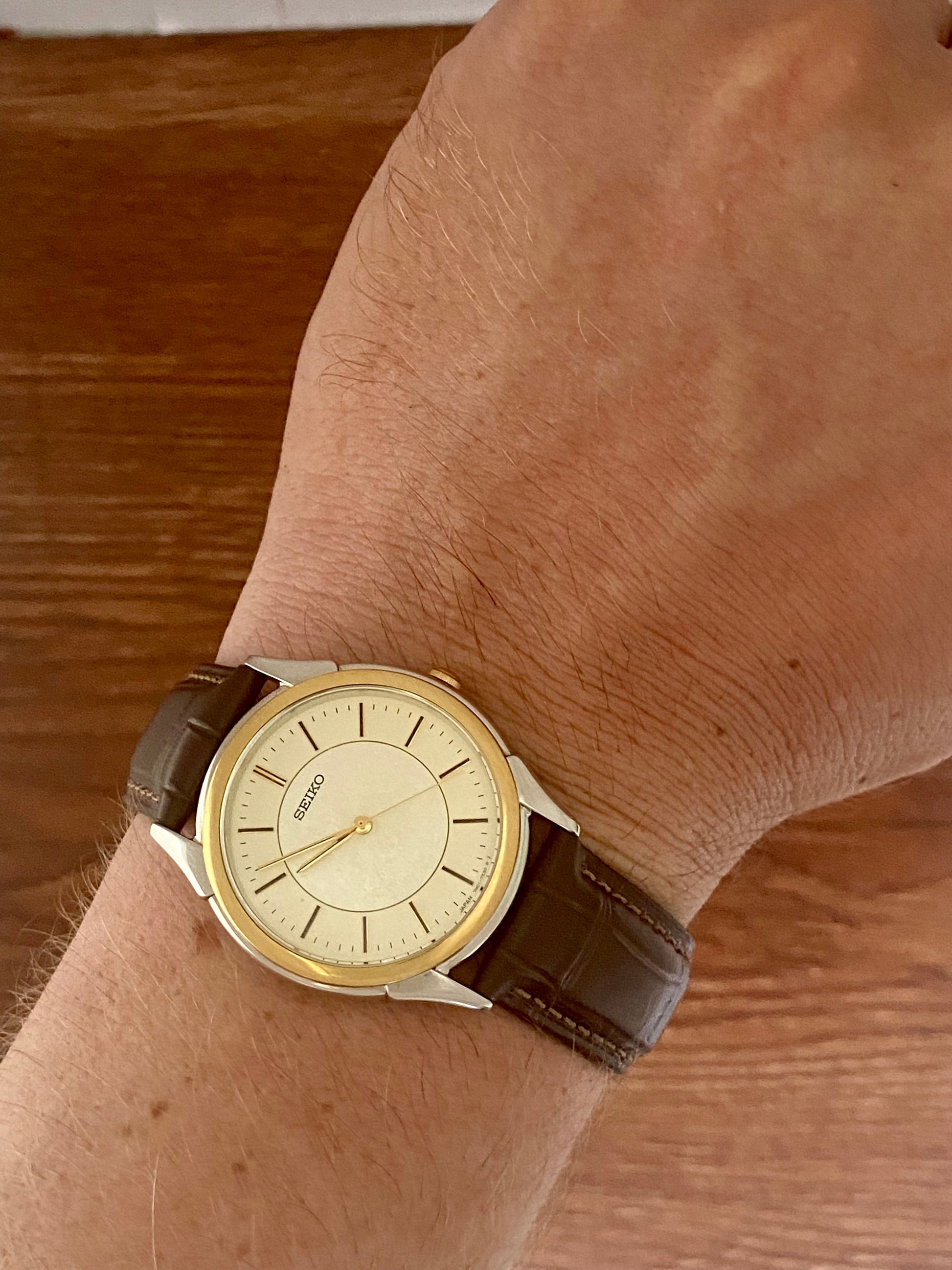 Vintage Seiko Dolce Quartz 7N01-7140 Double Circle September 1989 UK VINTAGE WATCH LTD