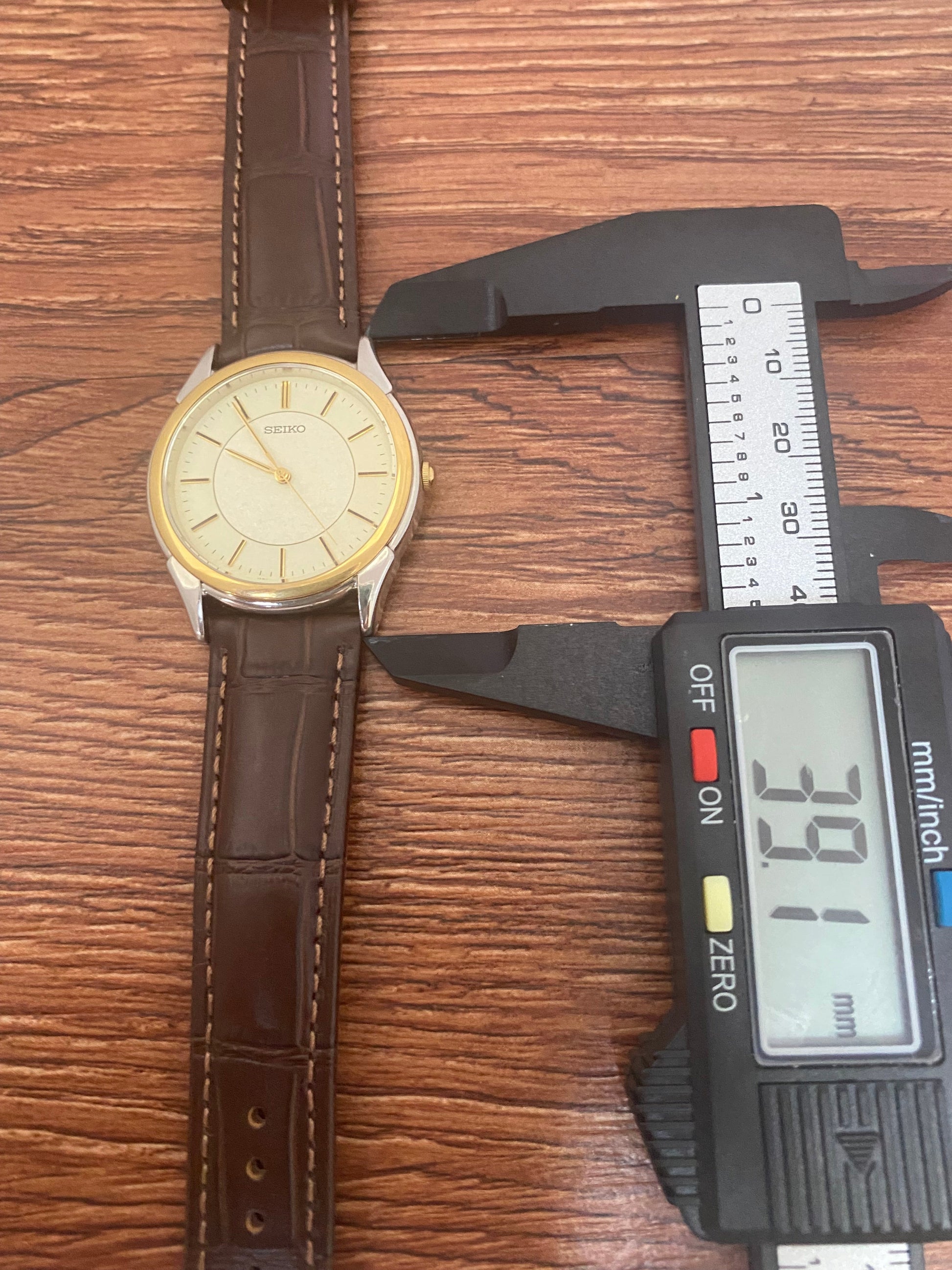 Vintage Seiko Dolce Quartz 7N01-7140 Double Circle September 1989 UK VINTAGE WATCH LTD