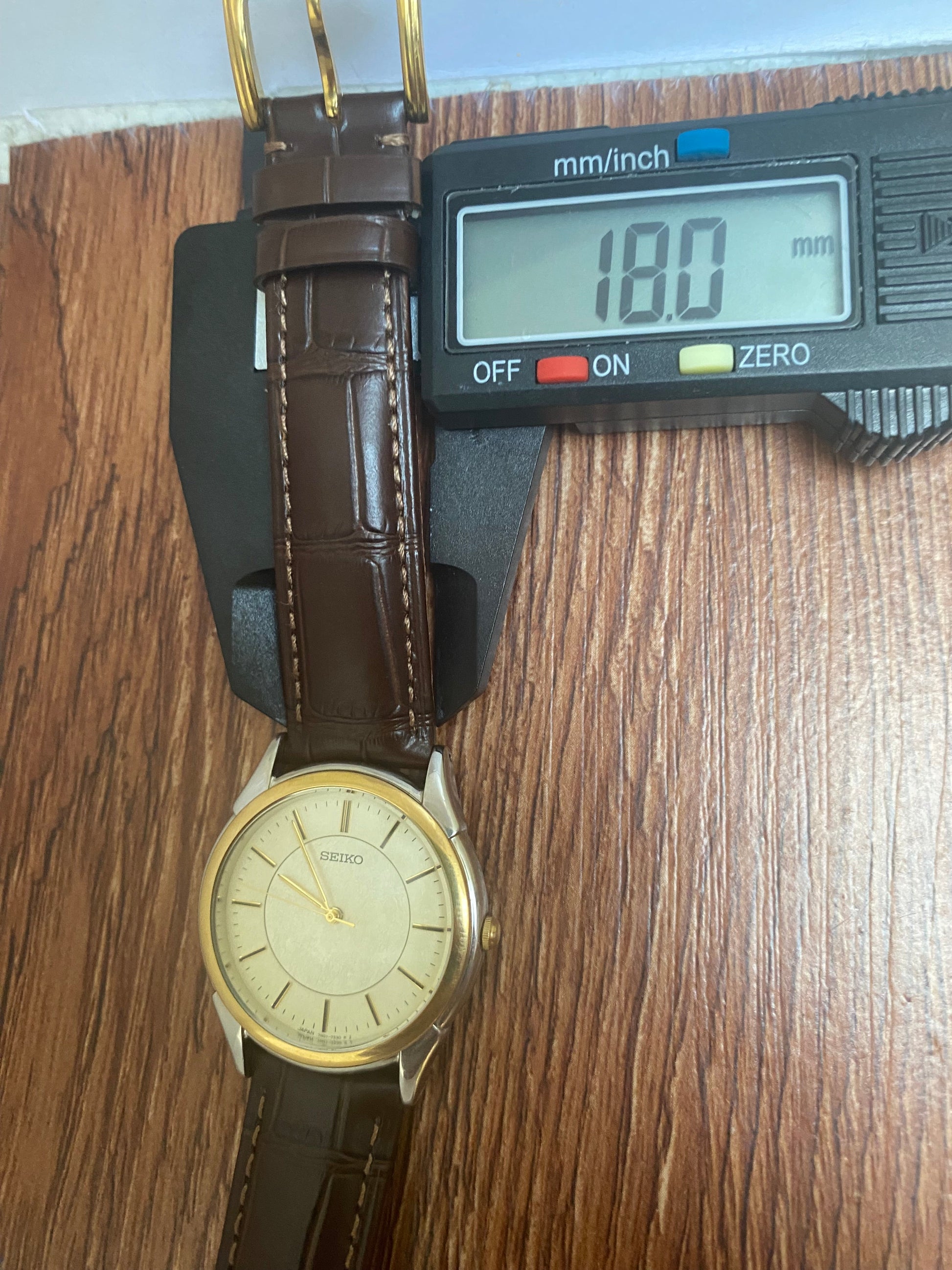 Vintage Seiko Dolce Quartz 7N01-7140 Double Circle September 1989 UK VINTAGE WATCH LTD