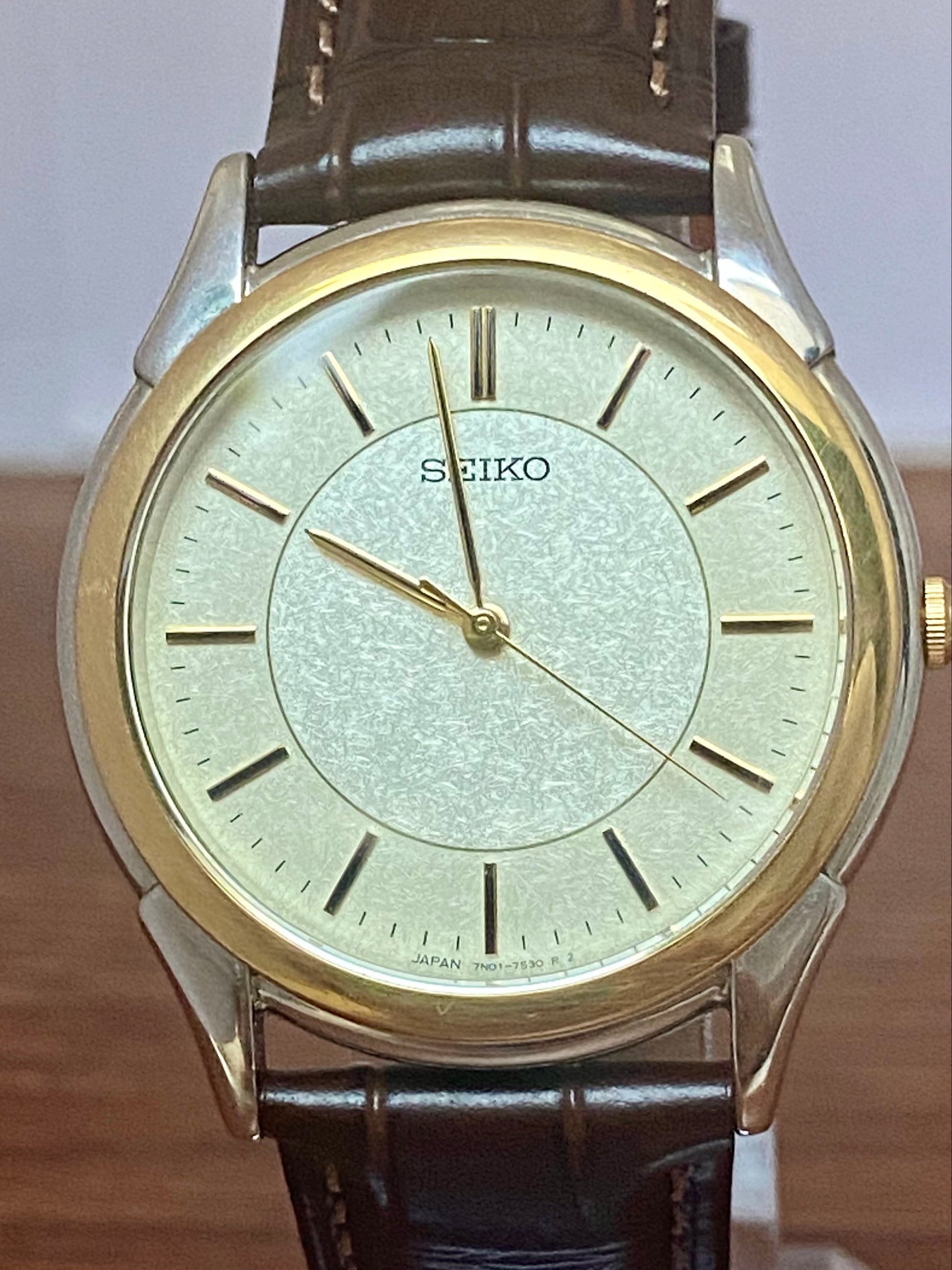 Vintage Seiko Dolce Quartz 7N01-7140 Double Circle September 1989 UK VINTAGE WATCH LTD
