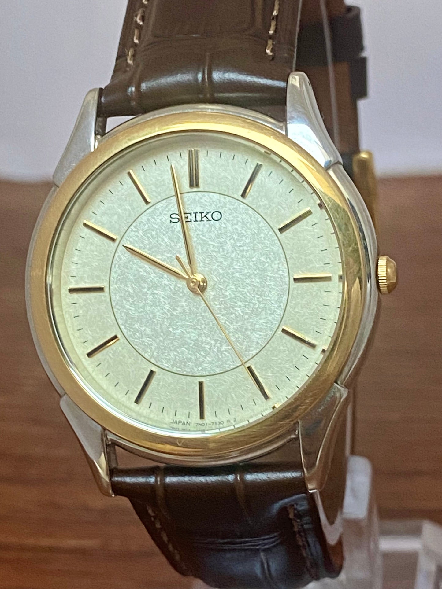 Vintage Seiko Dolce Quartz 7N01-7140 Double Circle September 1989 UK VINTAGE WATCH LTD