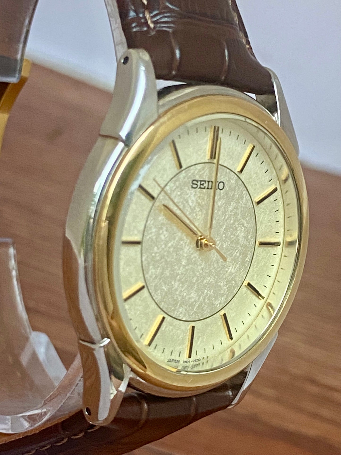 Vintage Seiko Dolce Quartz 7N01-7140 Double Circle September 1989 UK VINTAGE WATCH LTD