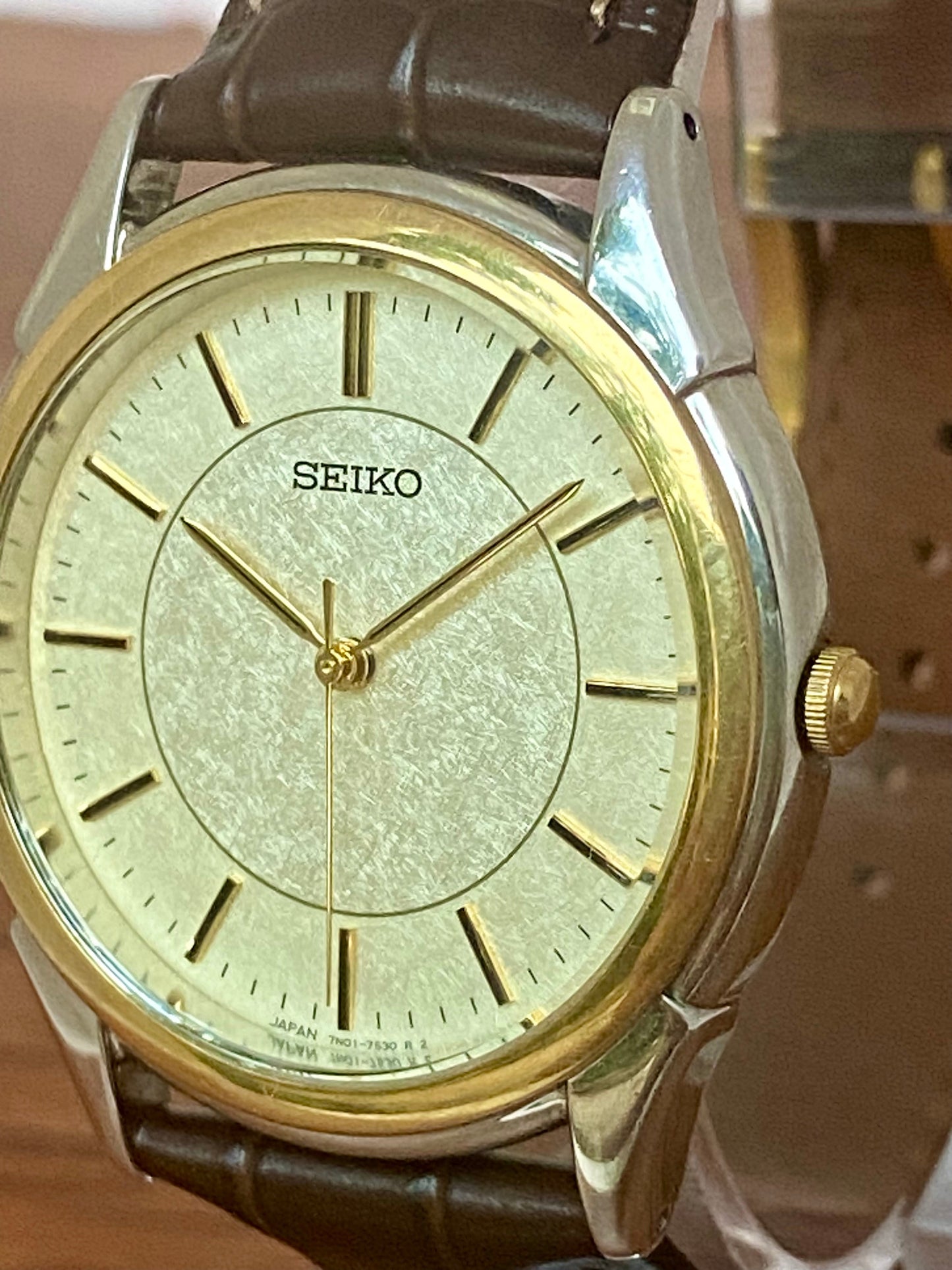 Vintage Seiko Dolce Quartz 7N01-7140 Double Circle September 1989 UK VINTAGE WATCH LTD