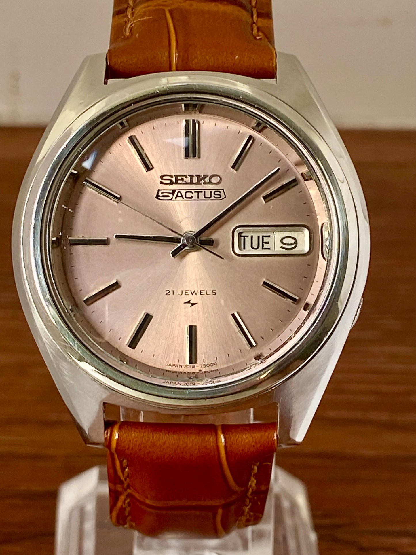 Vintage Seiko 5 Actus 7019-7060 Salmon Dial, SERVICED Auto, April 1975 UK VINTAGE WATCH LTD