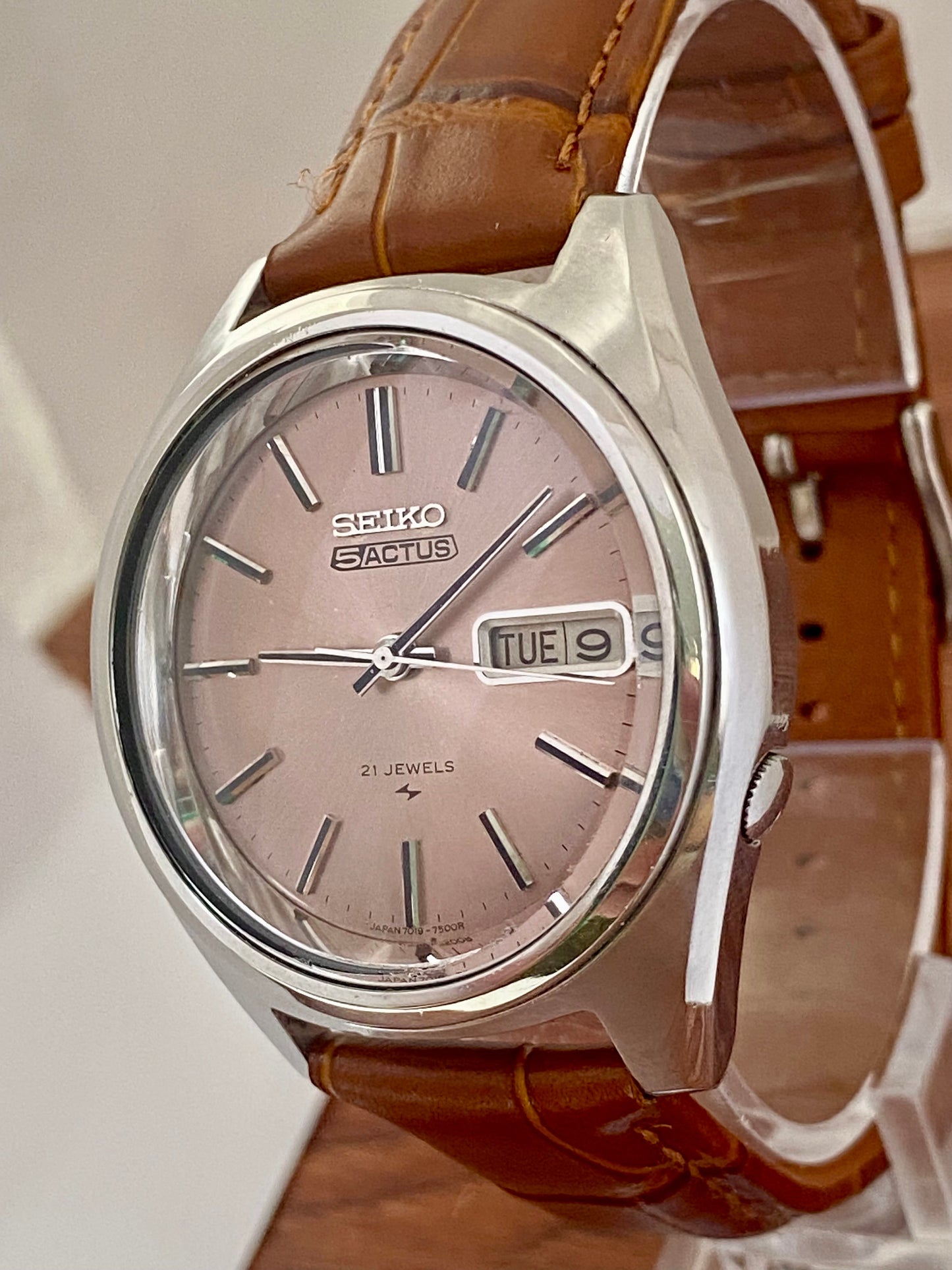 Vintage Seiko 5 Actus 7019-7060 Salmon Dial, SERVICED Auto, April 1975 UK VINTAGE WATCH LTD