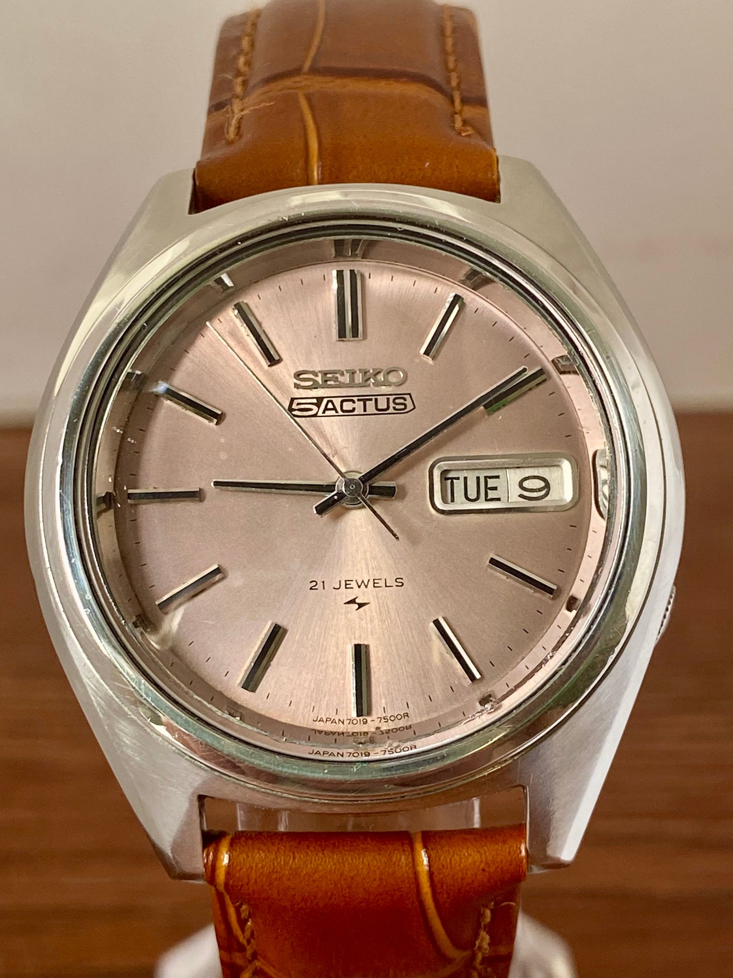 Vintage Seiko 5 Actus 7019-7060 Salmon Dial, SERVICED Auto, April 1975 UK VINTAGE WATCH LTD