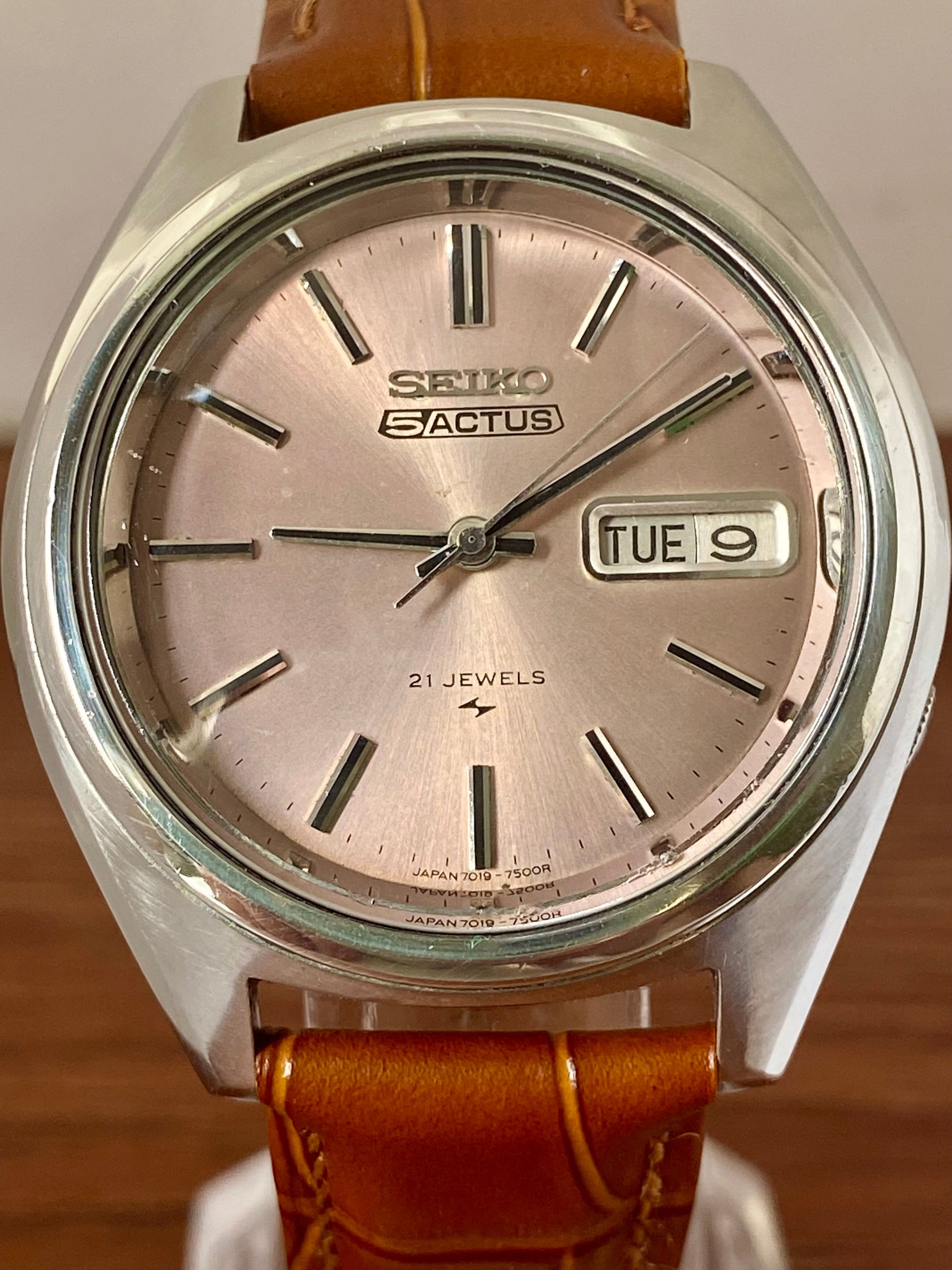 Vintage Seiko 5 Actus 7019-7060 Salmon Dial, SERVICED Auto, April 1975 UK VINTAGE WATCH LTD