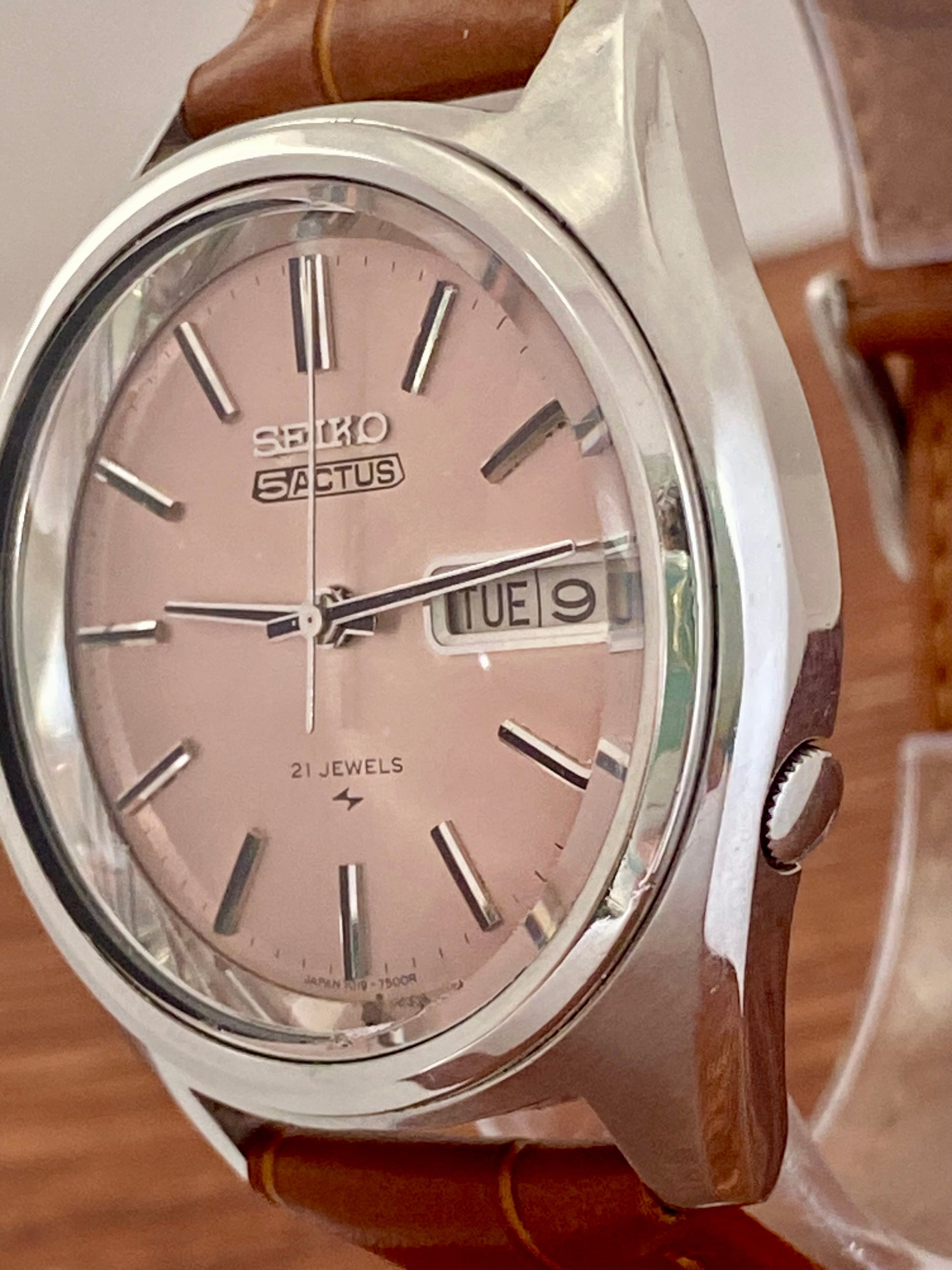 Vintage Seiko 5 Actus 7019-7060 Salmon Dial, SERVICED Auto, April 1975 UK VINTAGE WATCH LTD