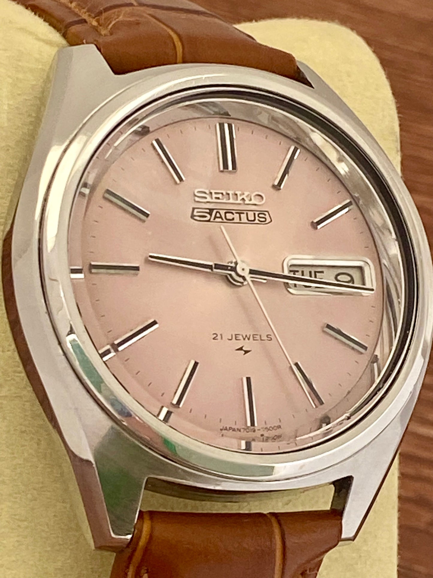 Vintage Seiko 5 Actus 7019-7060 Salmon Dial, SERVICED Auto, April 1975 UK VINTAGE WATCH LTD