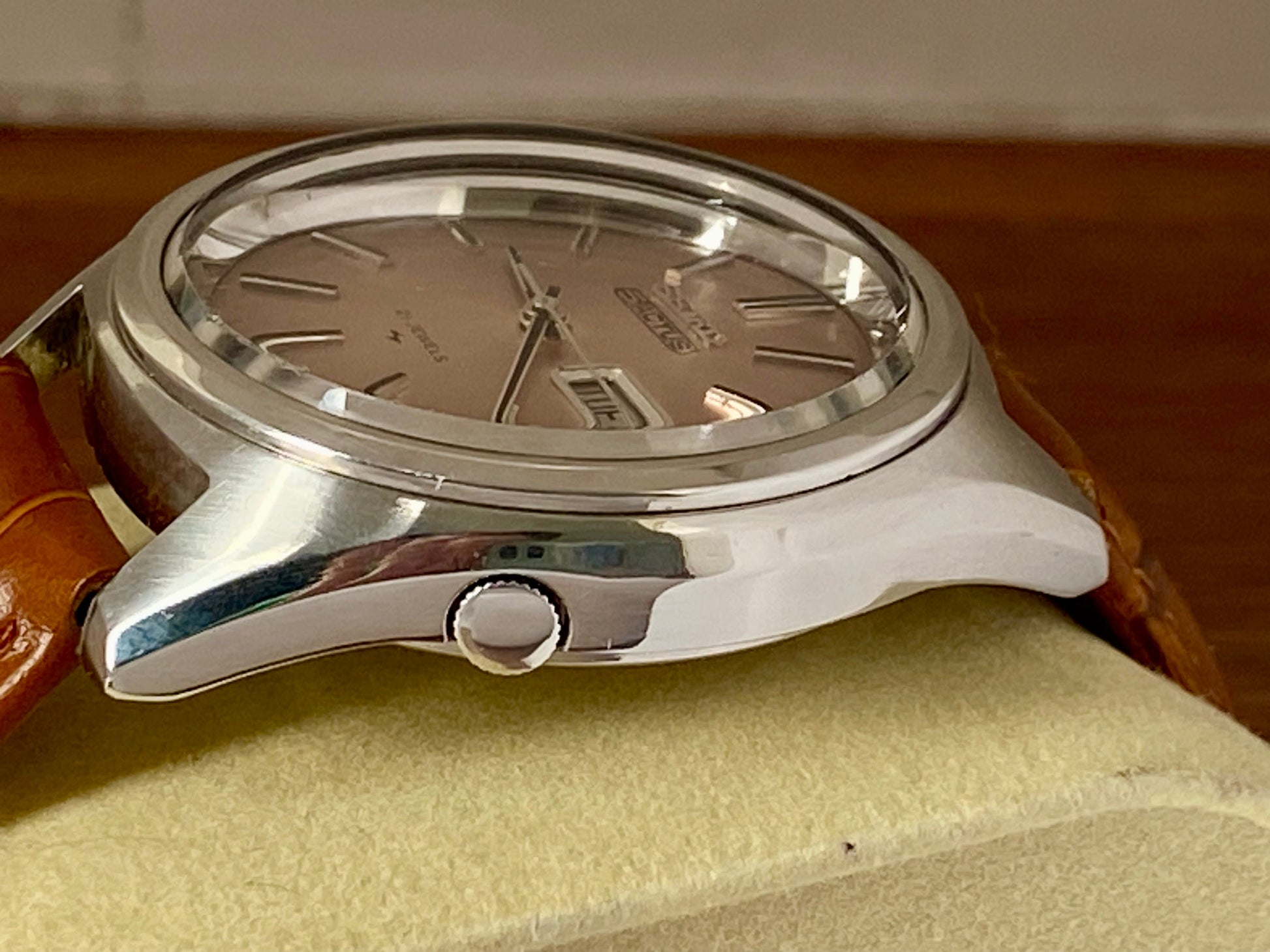 Vintage Seiko 5 Actus 7019-7060 Salmon Dial, SERVICED Auto, April 1975 UK VINTAGE WATCH LTD