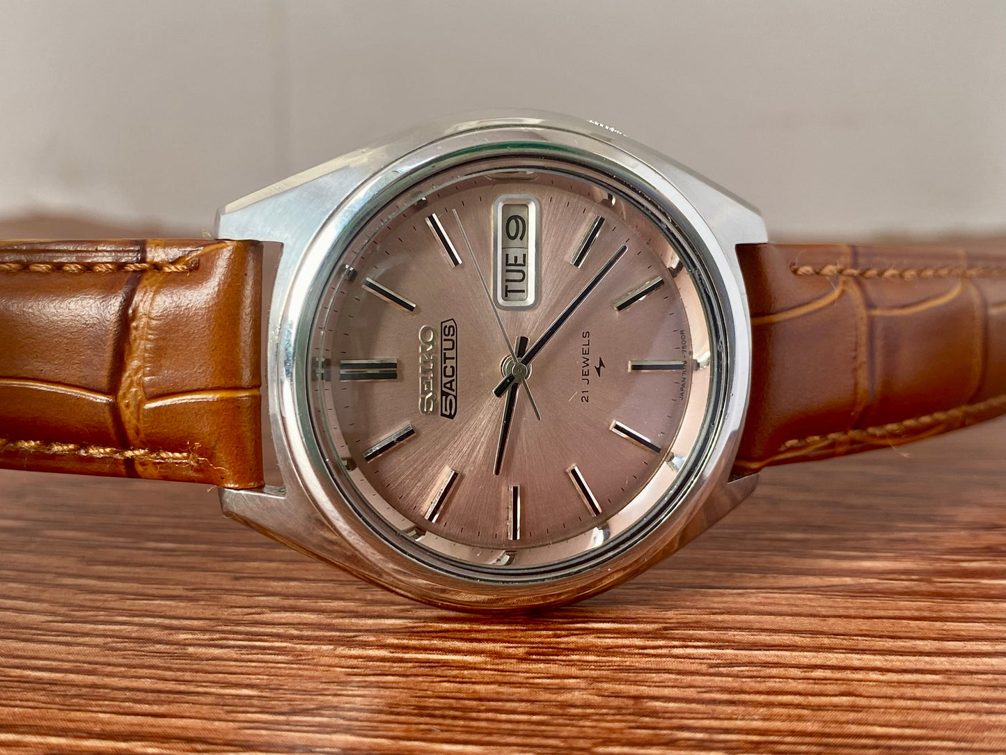 Vintage Seiko 5 Actus 7019-7060 Salmon Dial, SERVICED Auto, April 1975 UK VINTAGE WATCH LTD