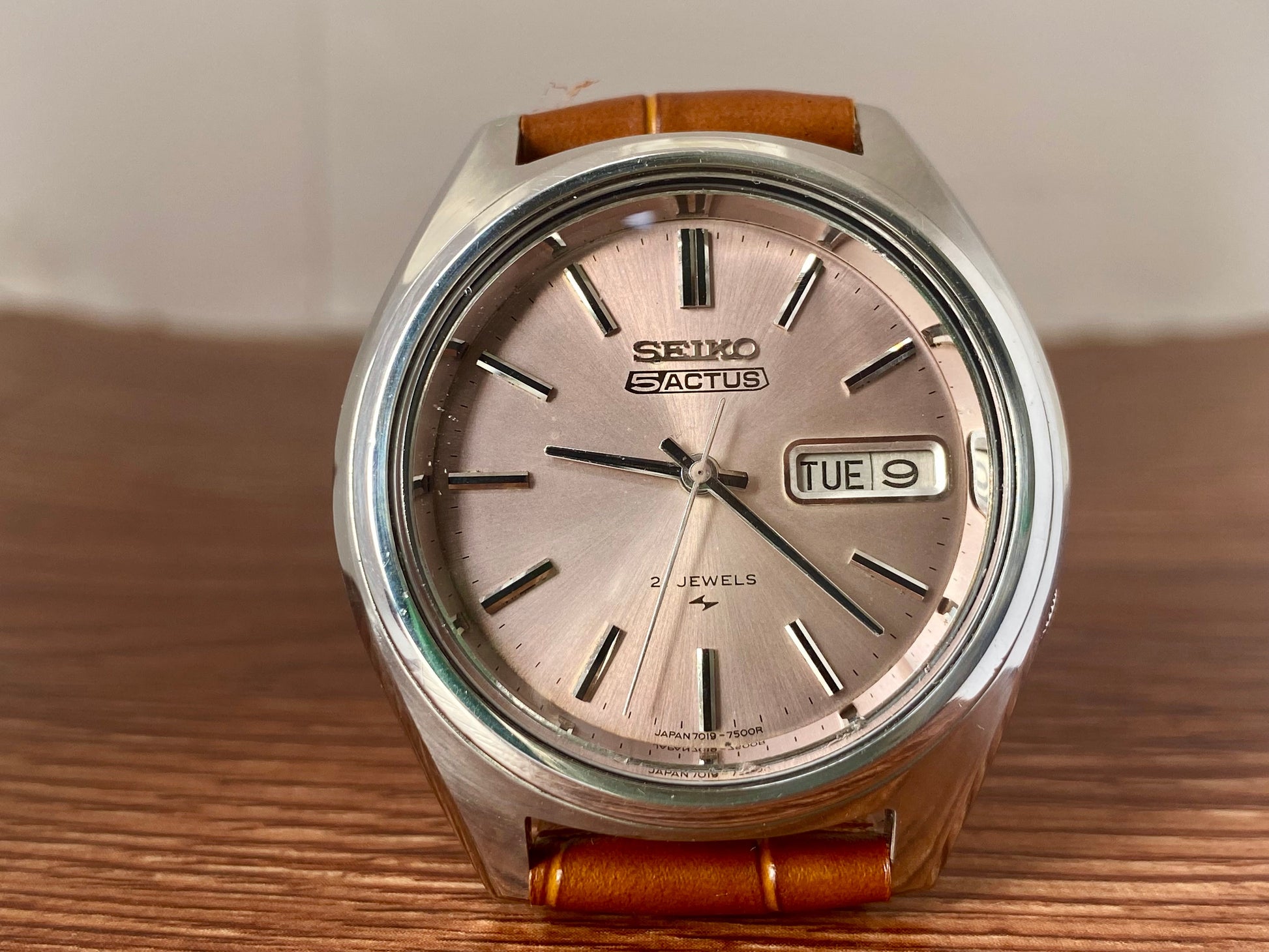 Vintage Seiko 5 Actus 7019-7060 Salmon Dial, SERVICED Auto, April 1975 UK VINTAGE WATCH LTD