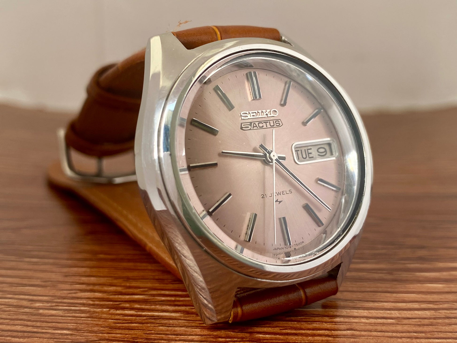 Vintage Seiko 5 Actus 7019-7060 Salmon Dial, SERVICED Auto, April 1975 UK VINTAGE WATCH LTD