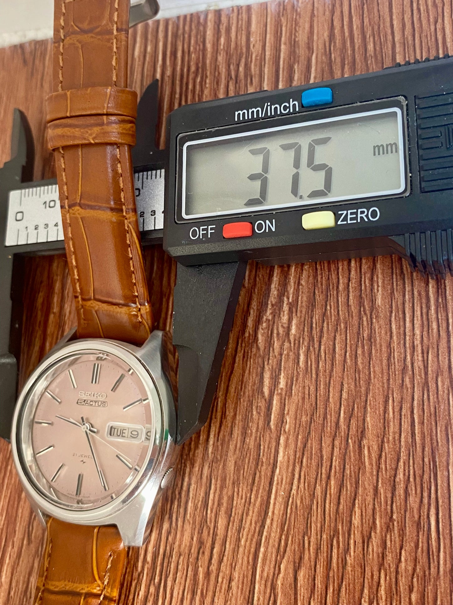 Vintage Seiko 5 Actus 7019-7060 Salmon Dial, SERVICED Auto, April 1975 UK VINTAGE WATCH LTD