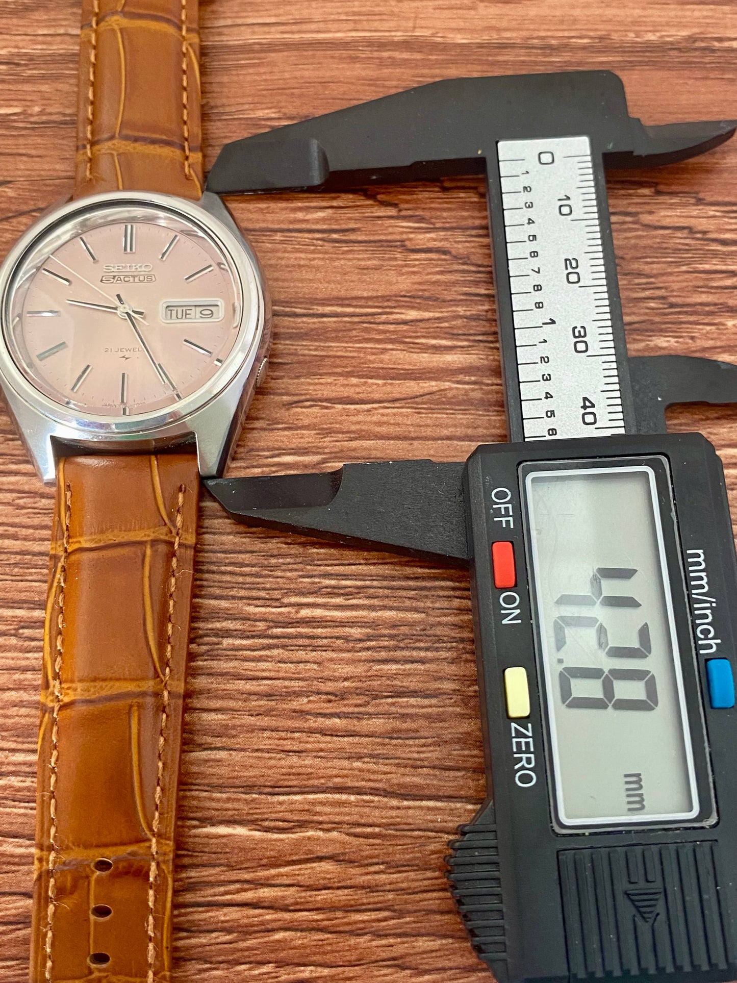 Vintage Seiko 5 Actus 7019-7060 Salmon Dial, SERVICED Auto, April 1975 UK VINTAGE WATCH LTD