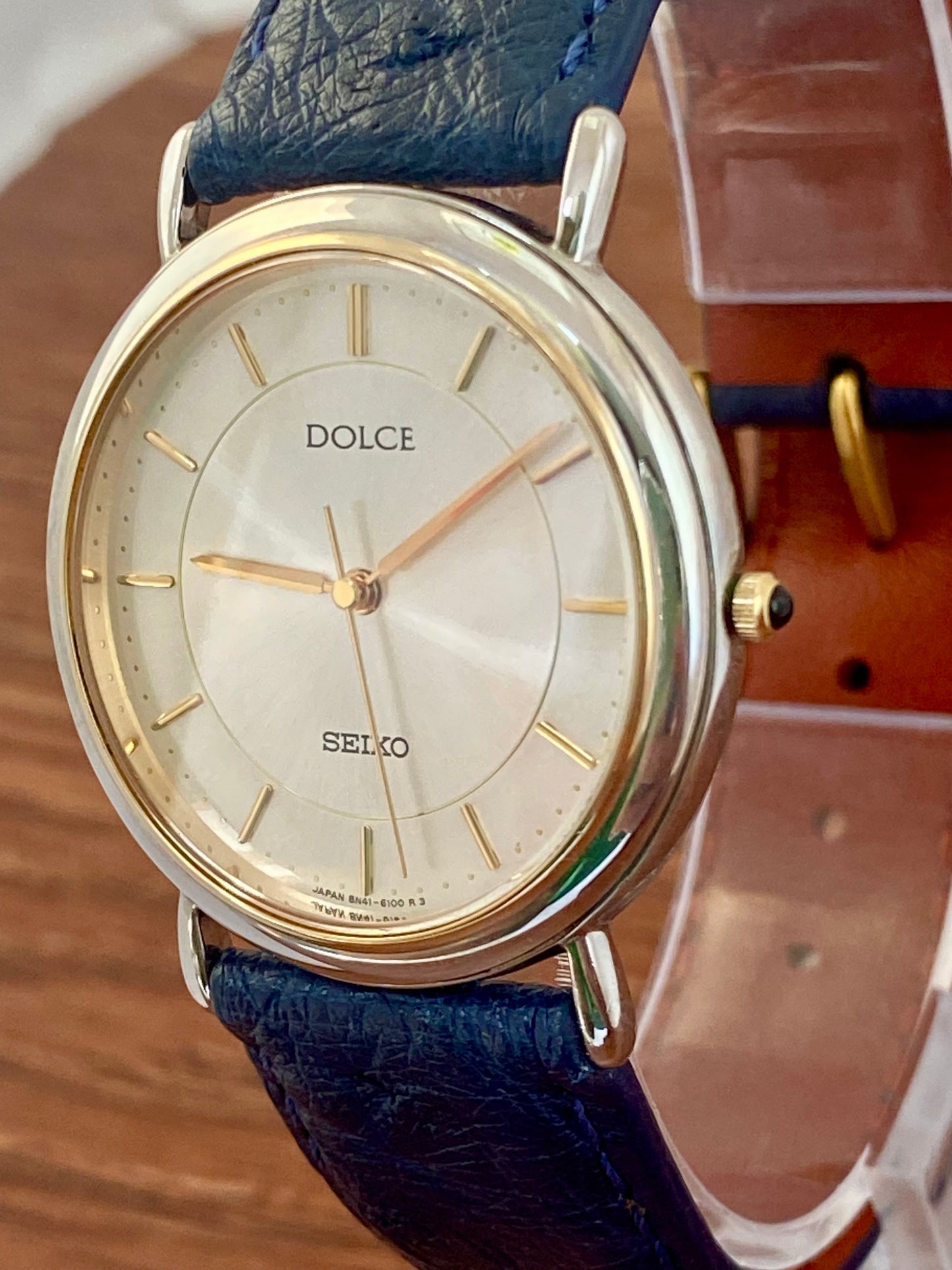 Vintage Seiko Dolce Quartz 8N41-6070 Double Circle, August 1991 UK VINTAGE WATCH LTD
