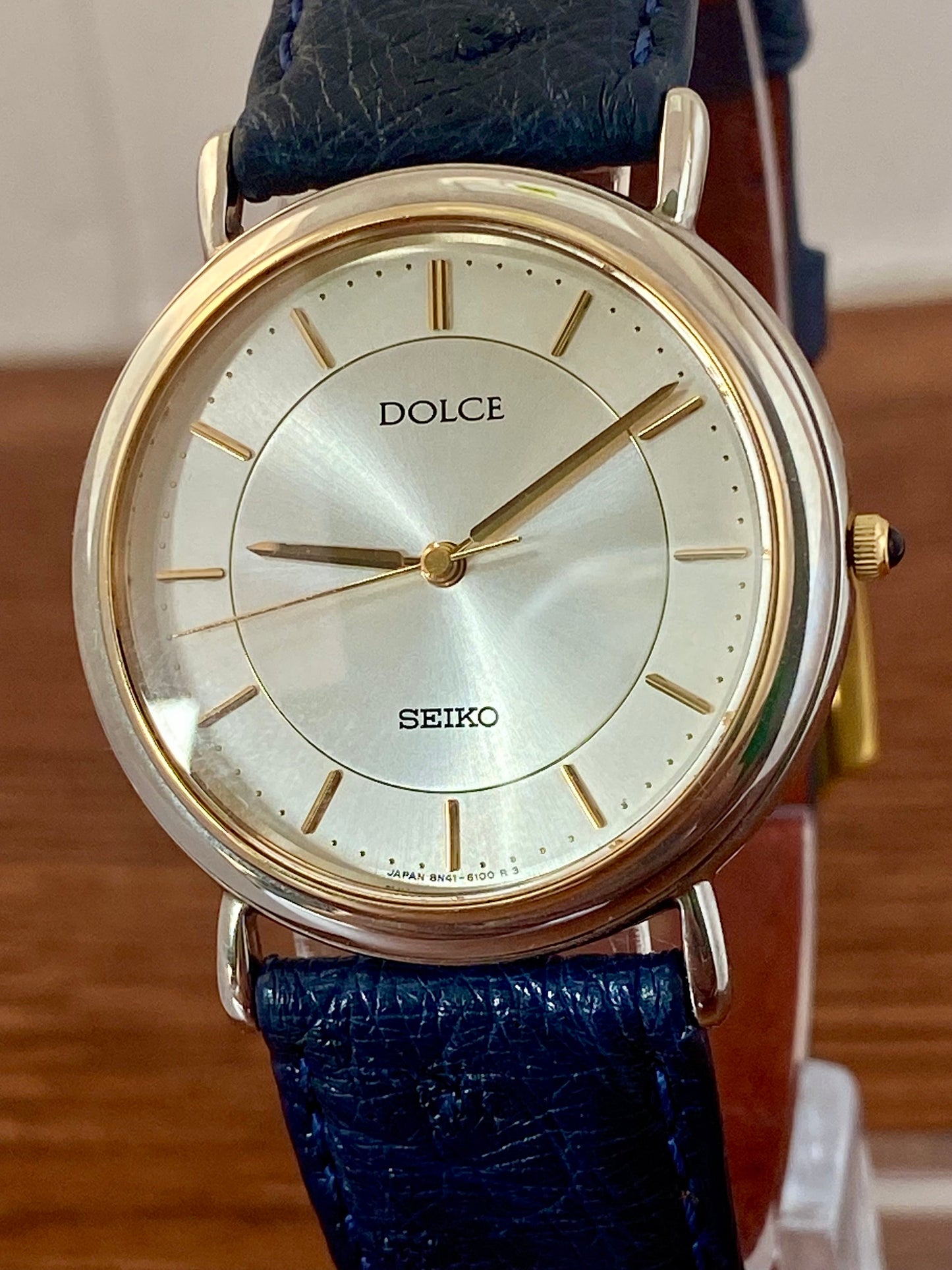 Vintage Seiko Dolce Quartz 8N41-6070 Double Circle, August 1991 UK VINTAGE WATCH LTD