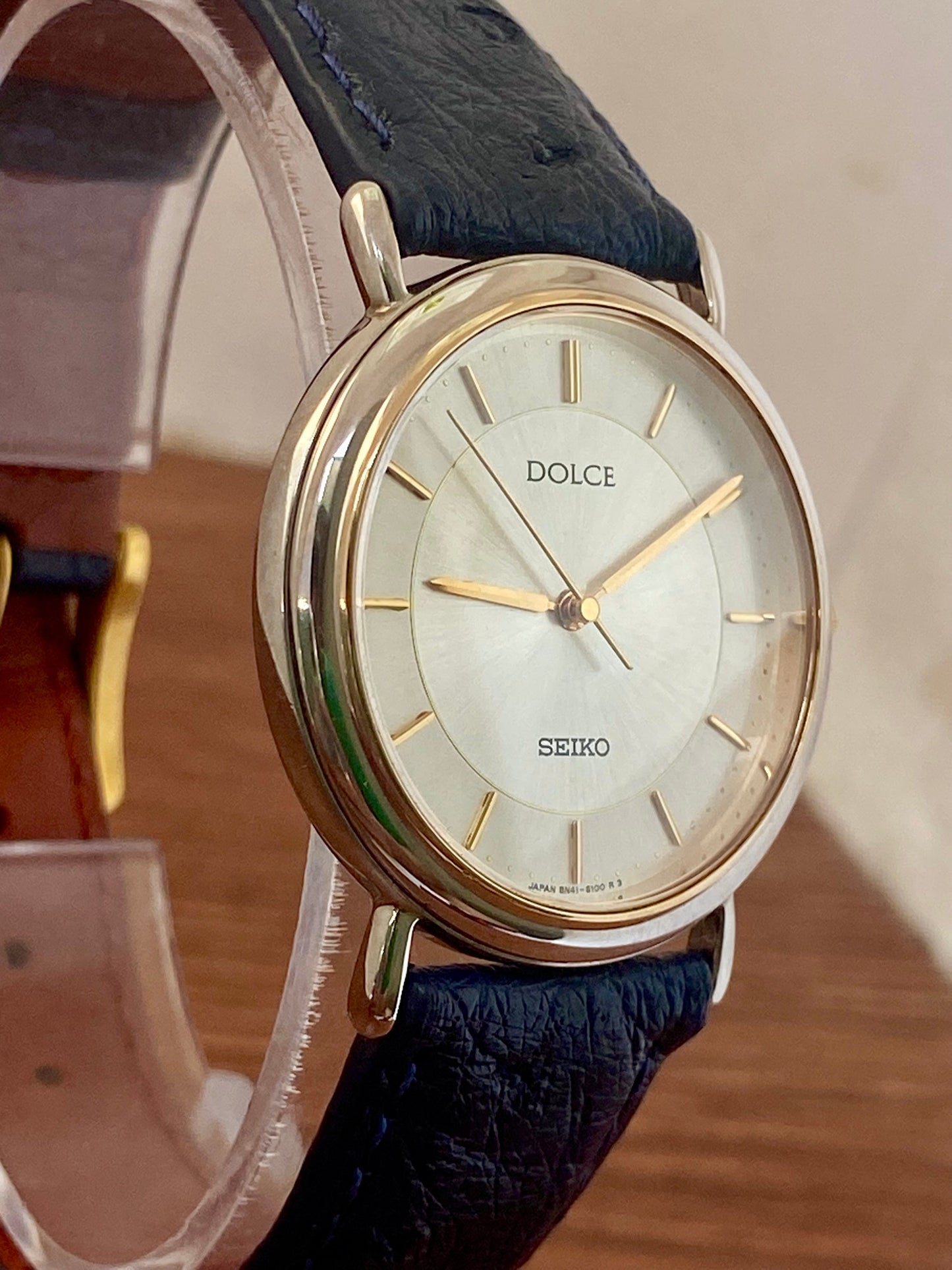 Vintage Seiko Dolce Quartz 8N41-6070 Double Circle, August 1991 UK VINTAGE WATCH LTD