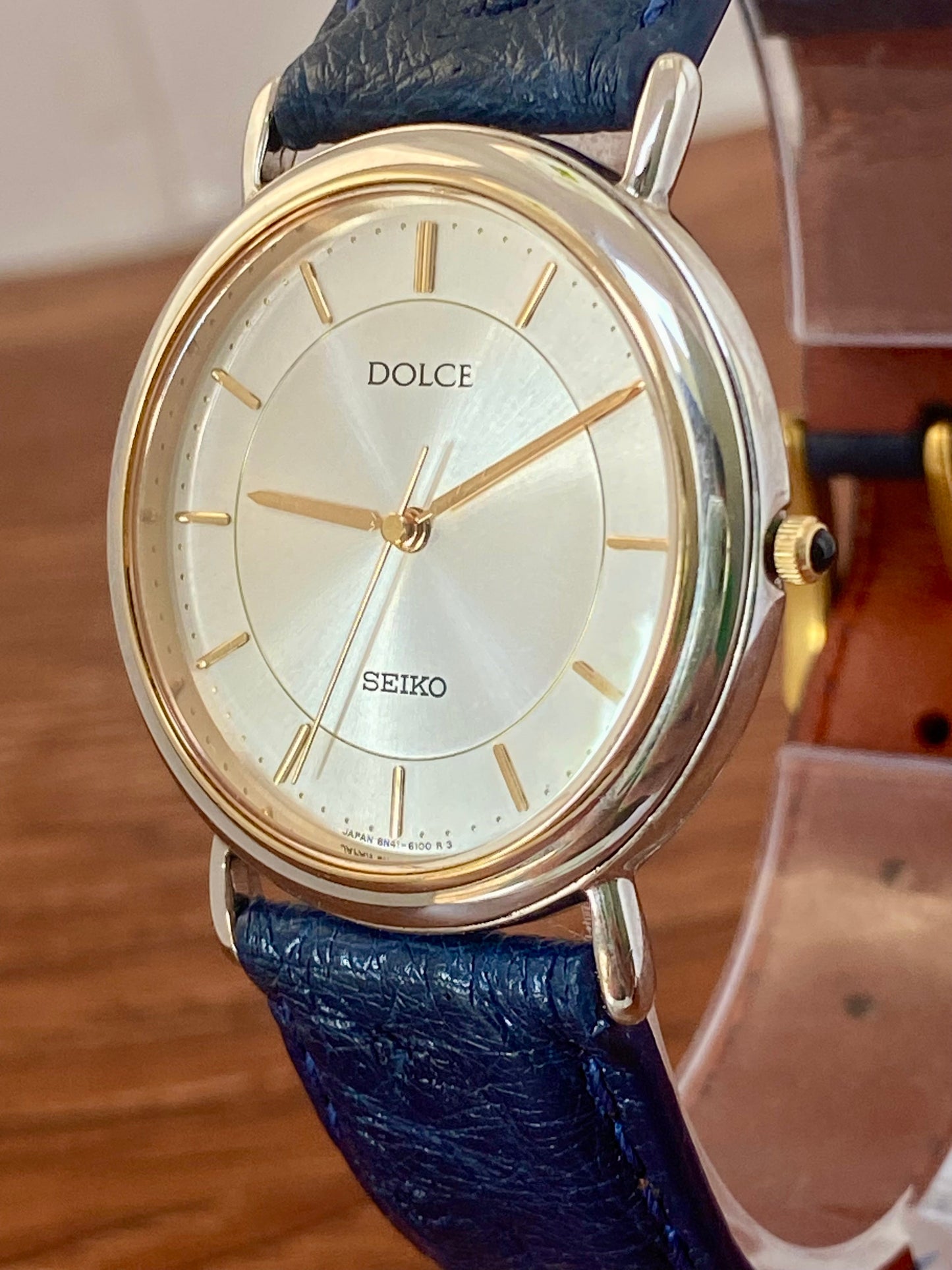 Vintage Seiko Dolce Quartz 8N41-6070 Double Circle, August 1991 UK VINTAGE WATCH LTD