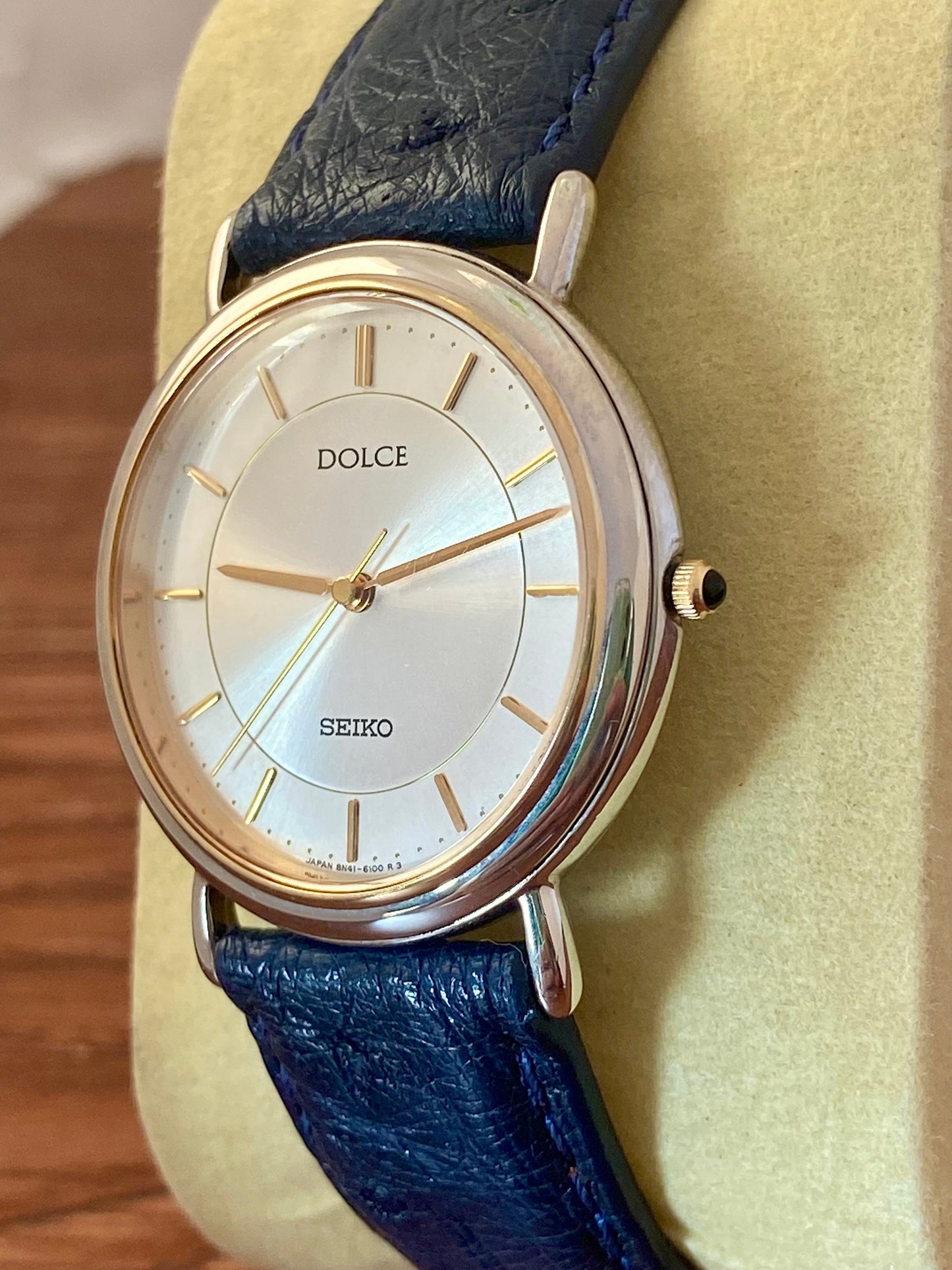 Vintage Seiko Dolce Quartz 8N41-6070 Double Circle, August 1991 UK VINTAGE WATCH LTD
